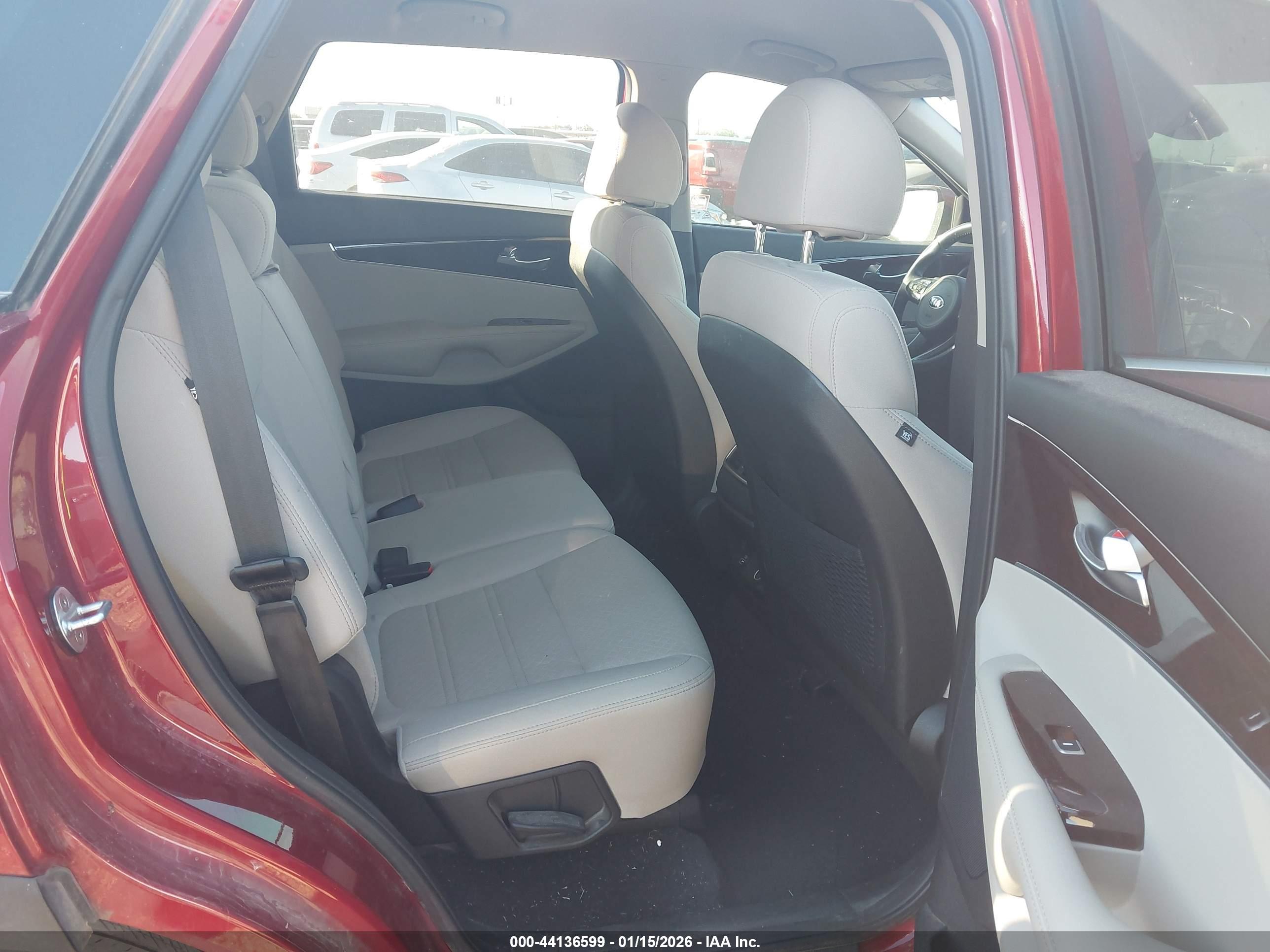 KIA SORENTO image 8