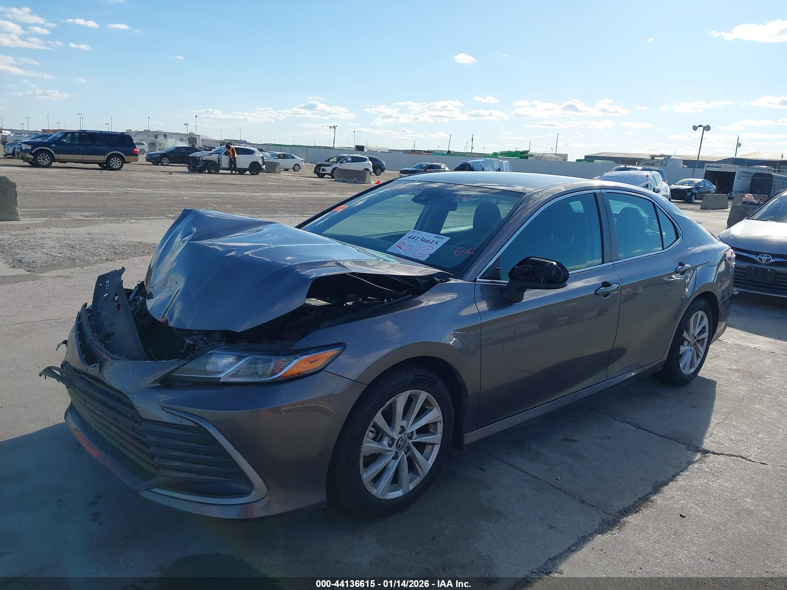 TOYOTA CAMRY image 2