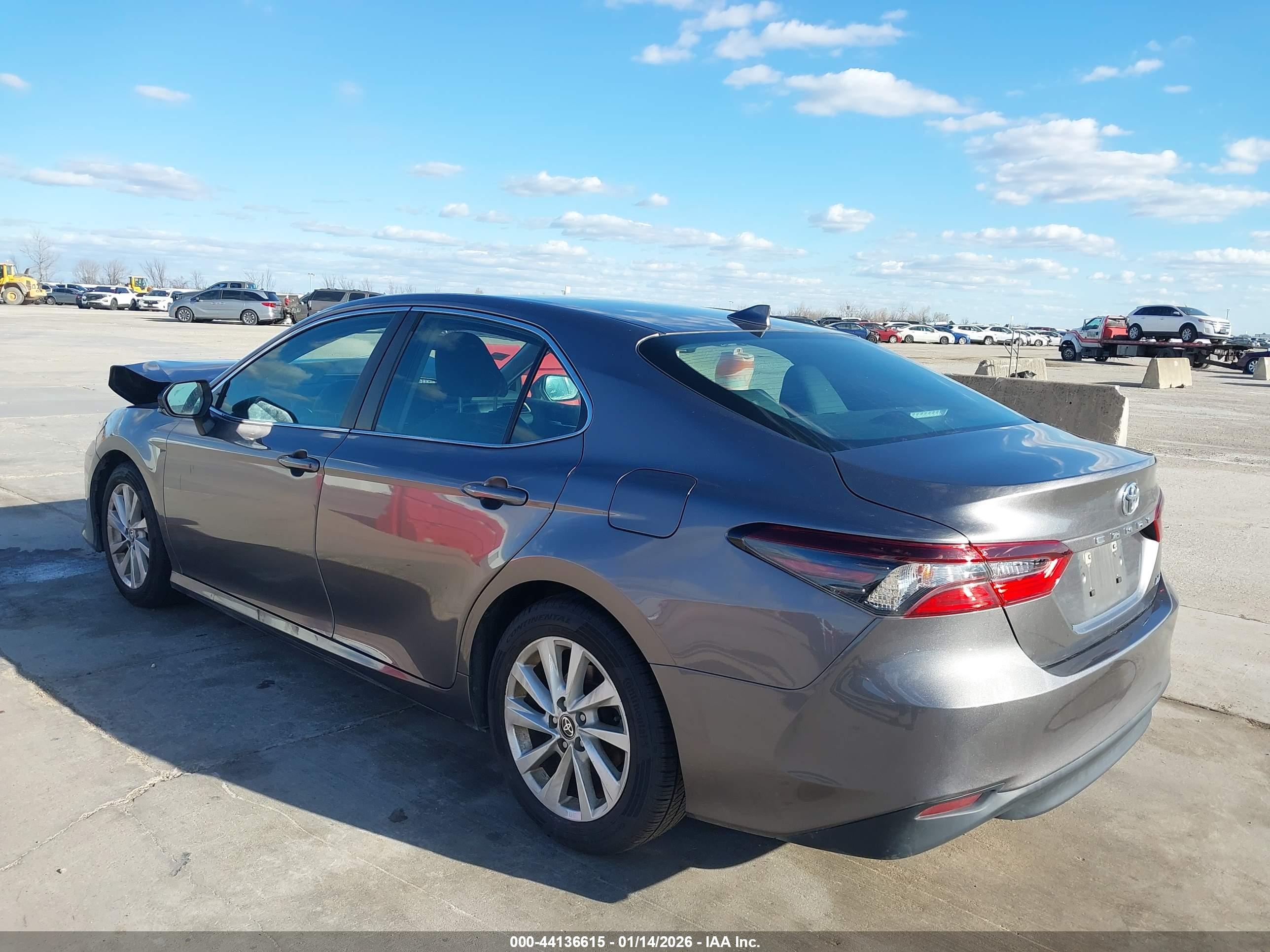 TOYOTA CAMRY image 3