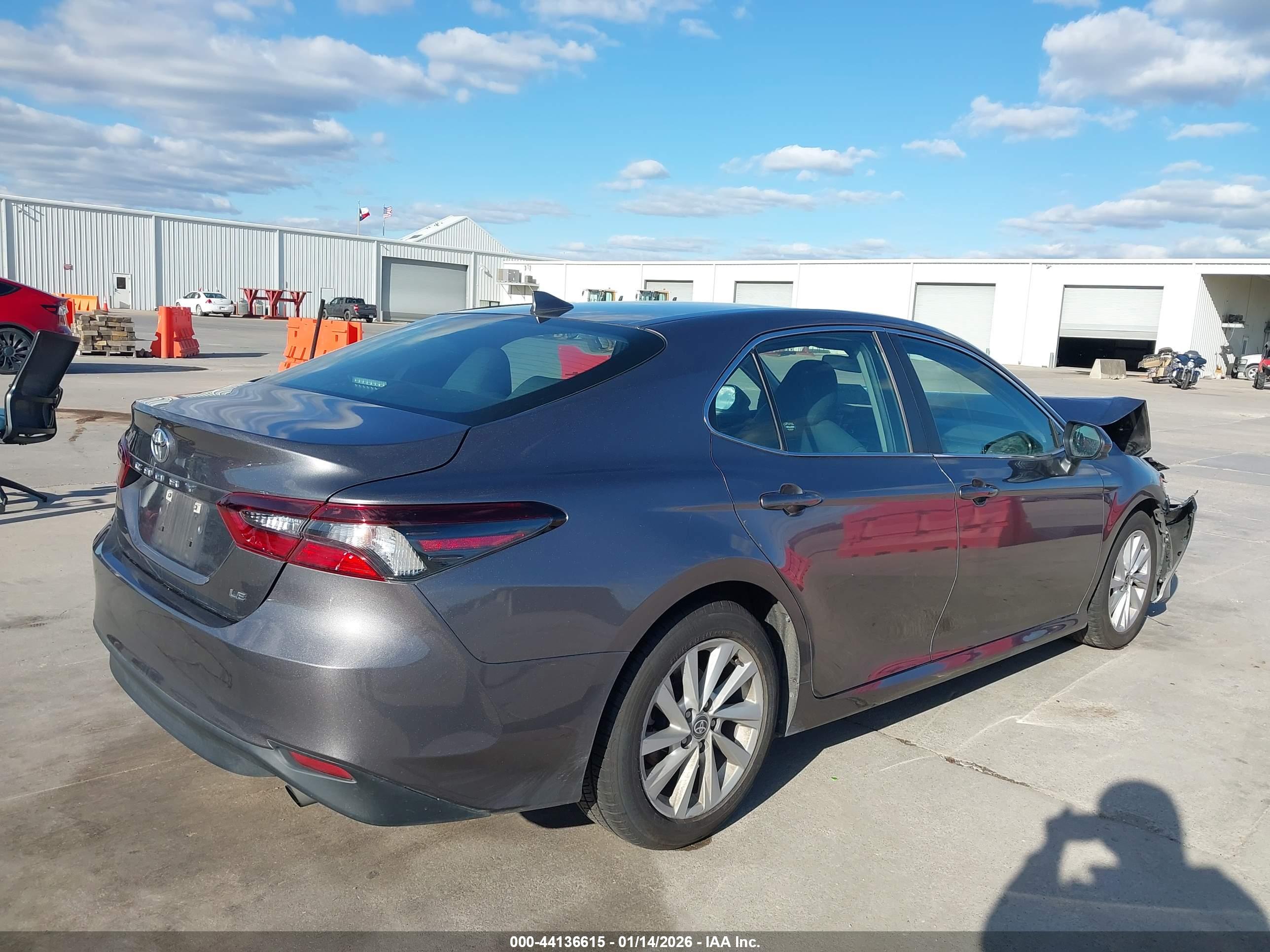 TOYOTA CAMRY image 4