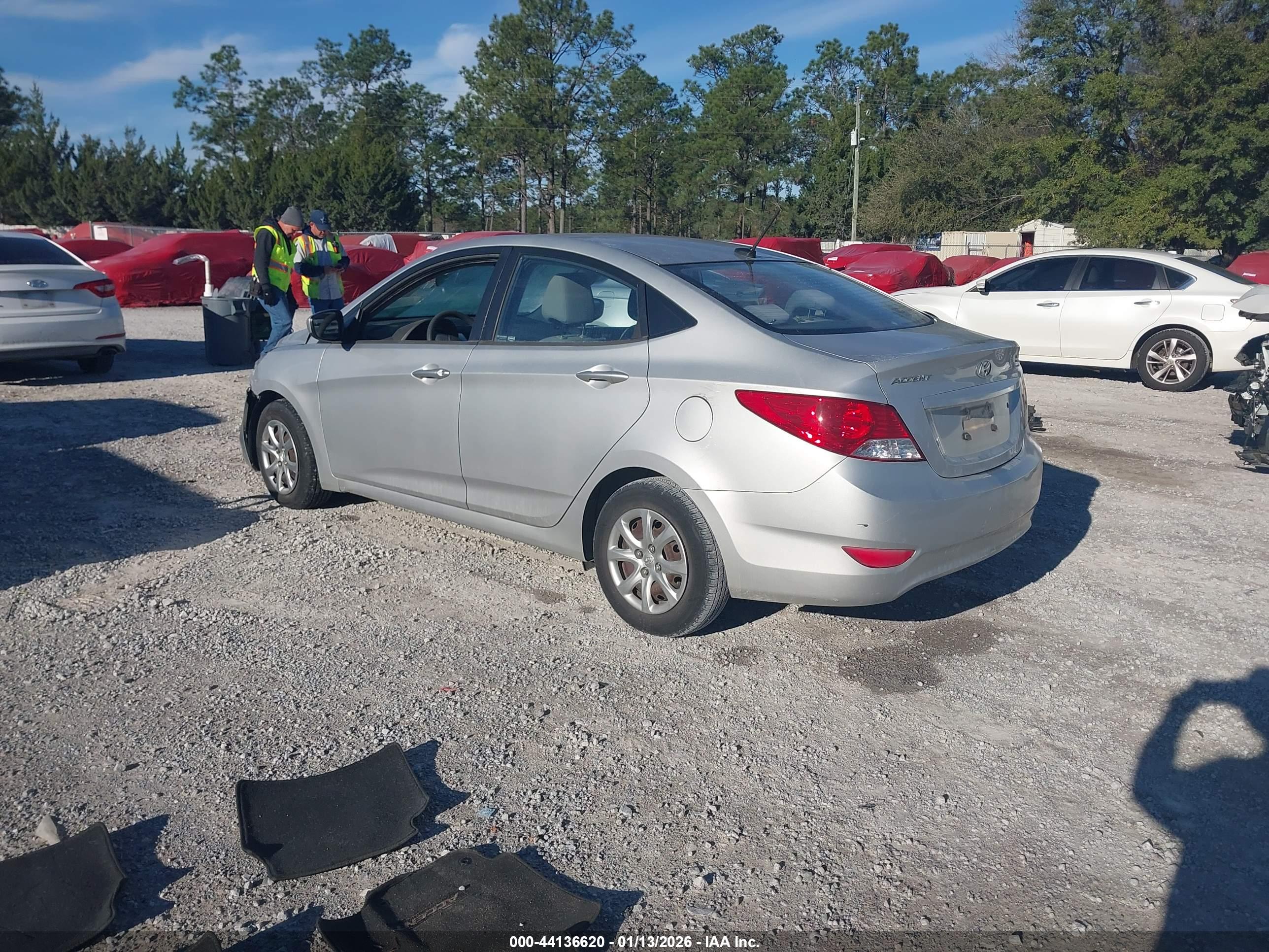 HYUNDAI ACCENT image 3