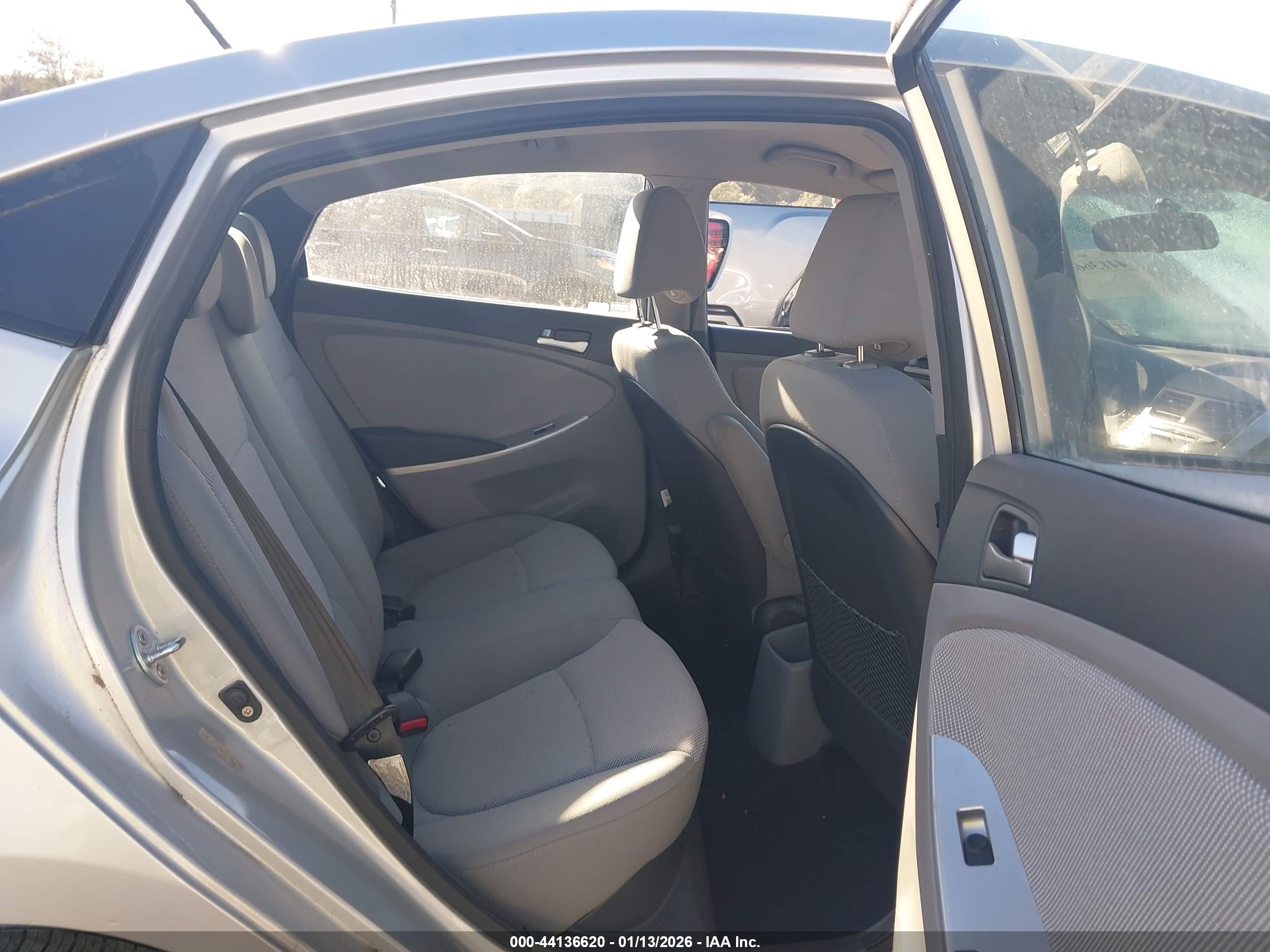 HYUNDAI ACCENT image 8