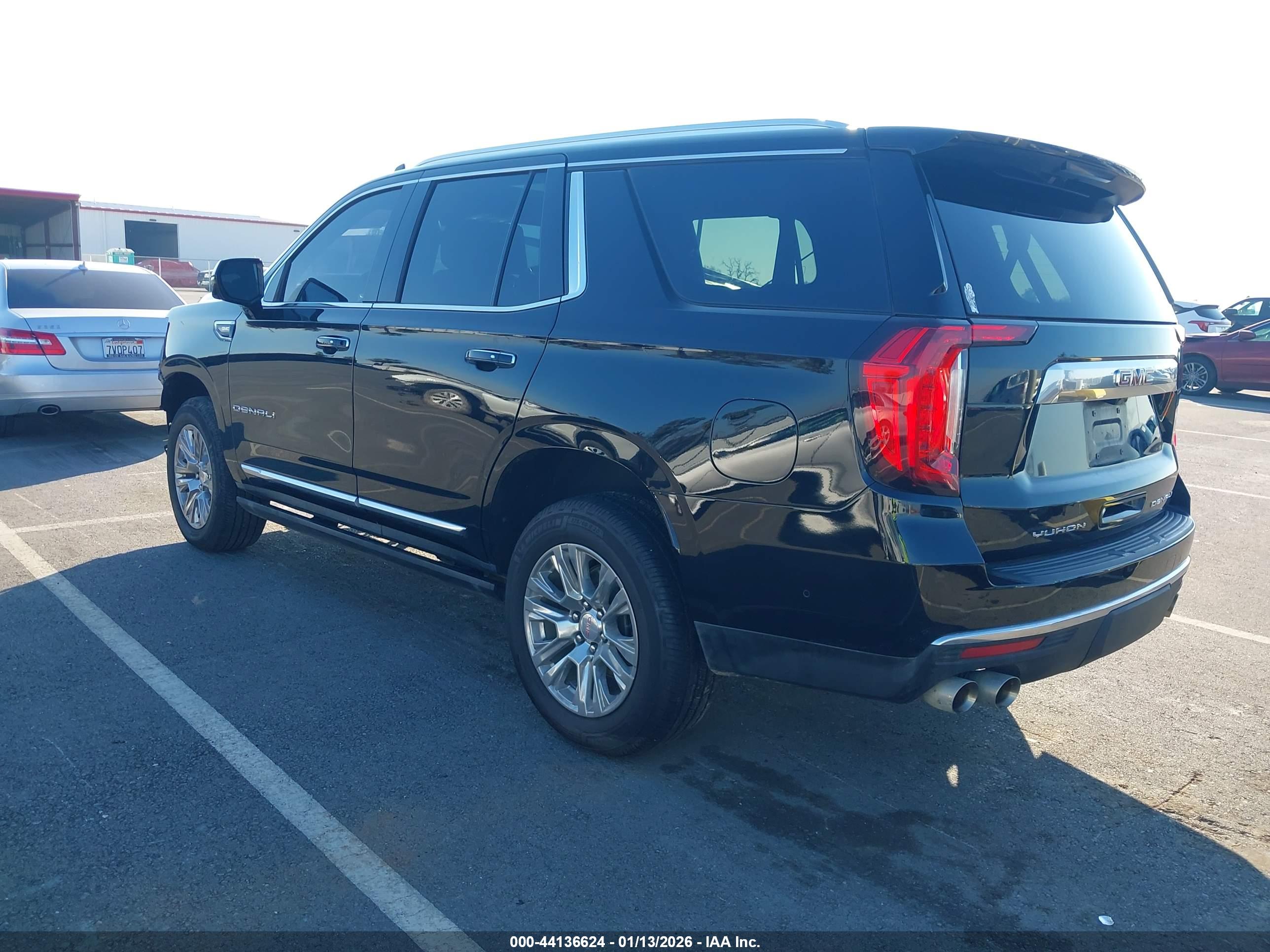 GMC YUKON image 3