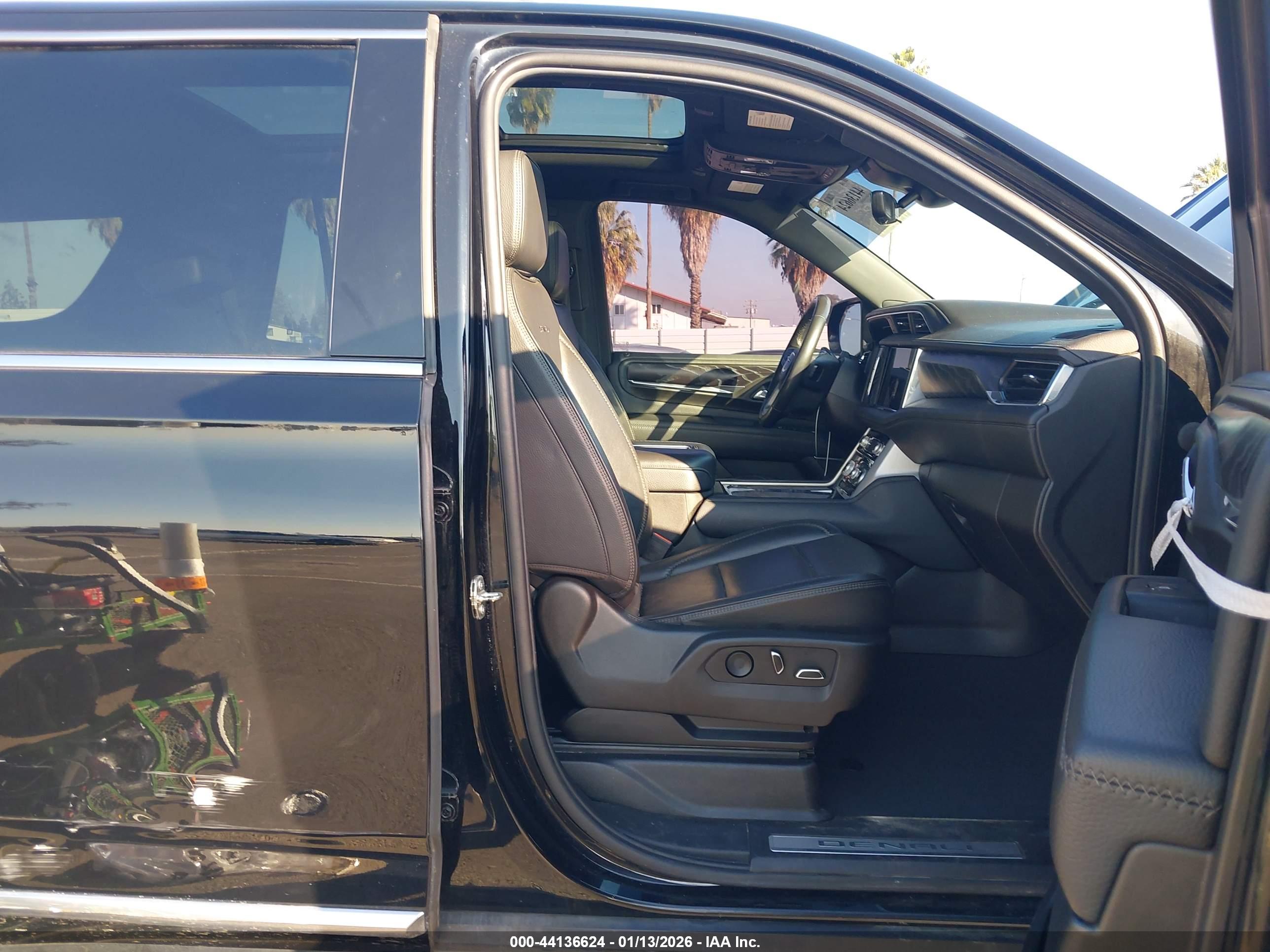 GMC YUKON image 5