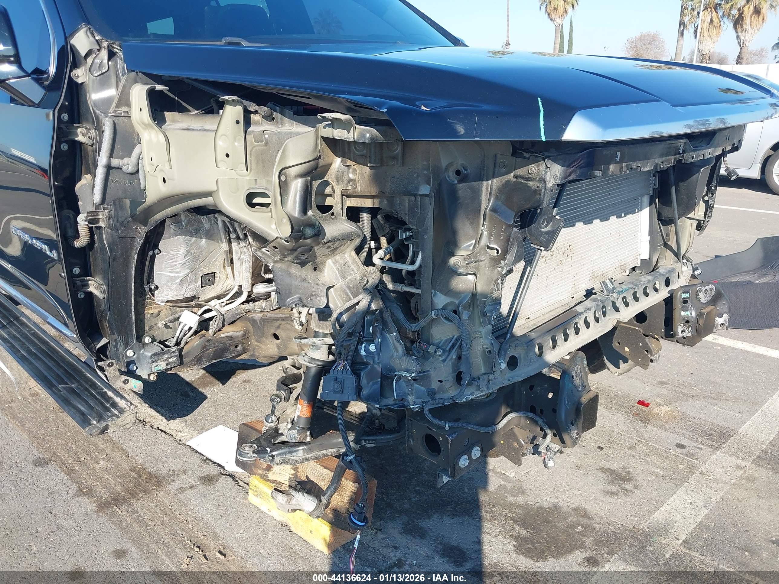 GMC YUKON image 6