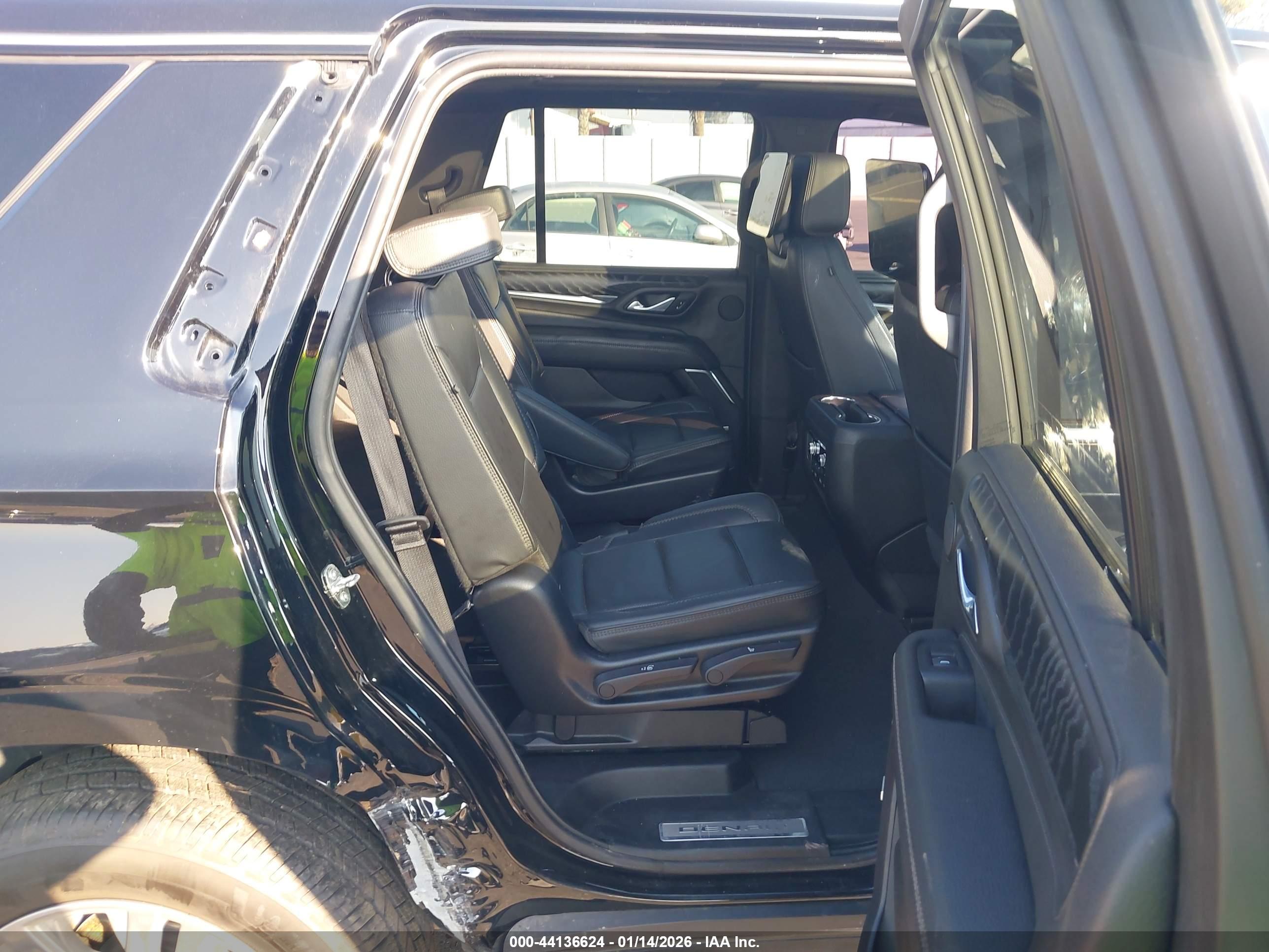 GMC YUKON image 8