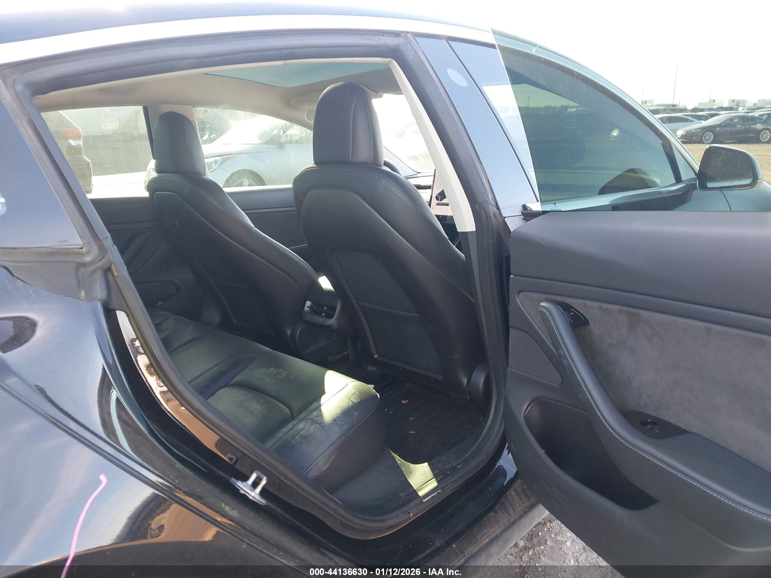TESLA MODEL image 8