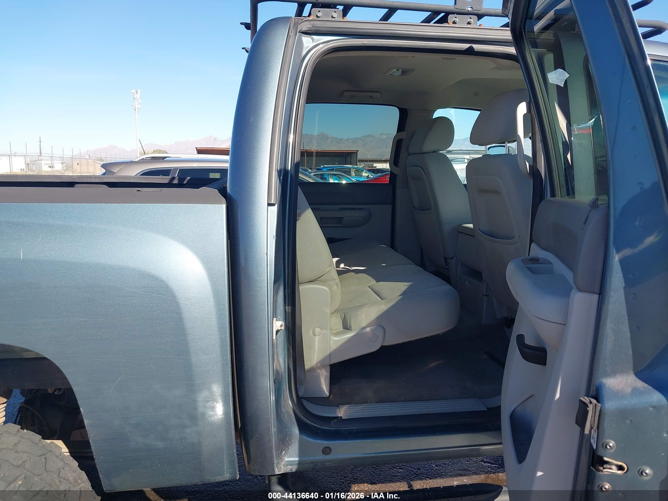 CHEVROLET SILVERADO image 8