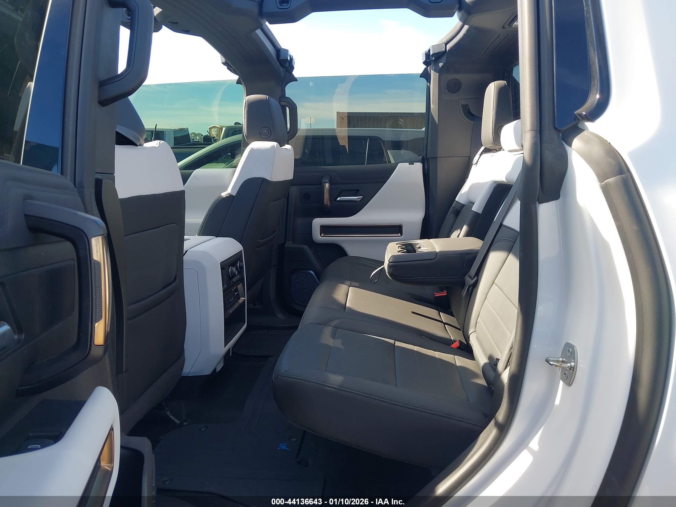 GMC HUMMER image 8