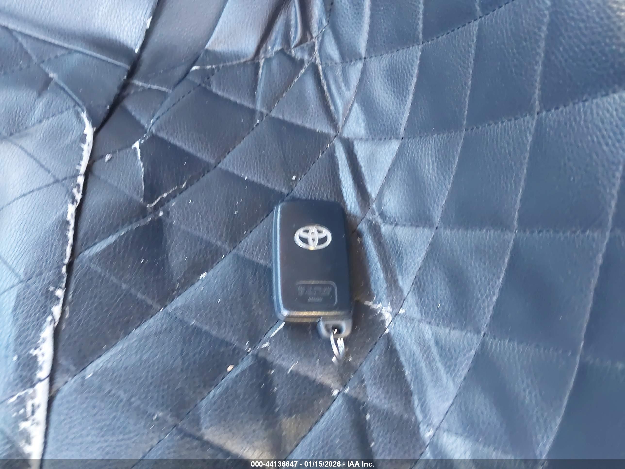 TOYOTA PRIUS image 11