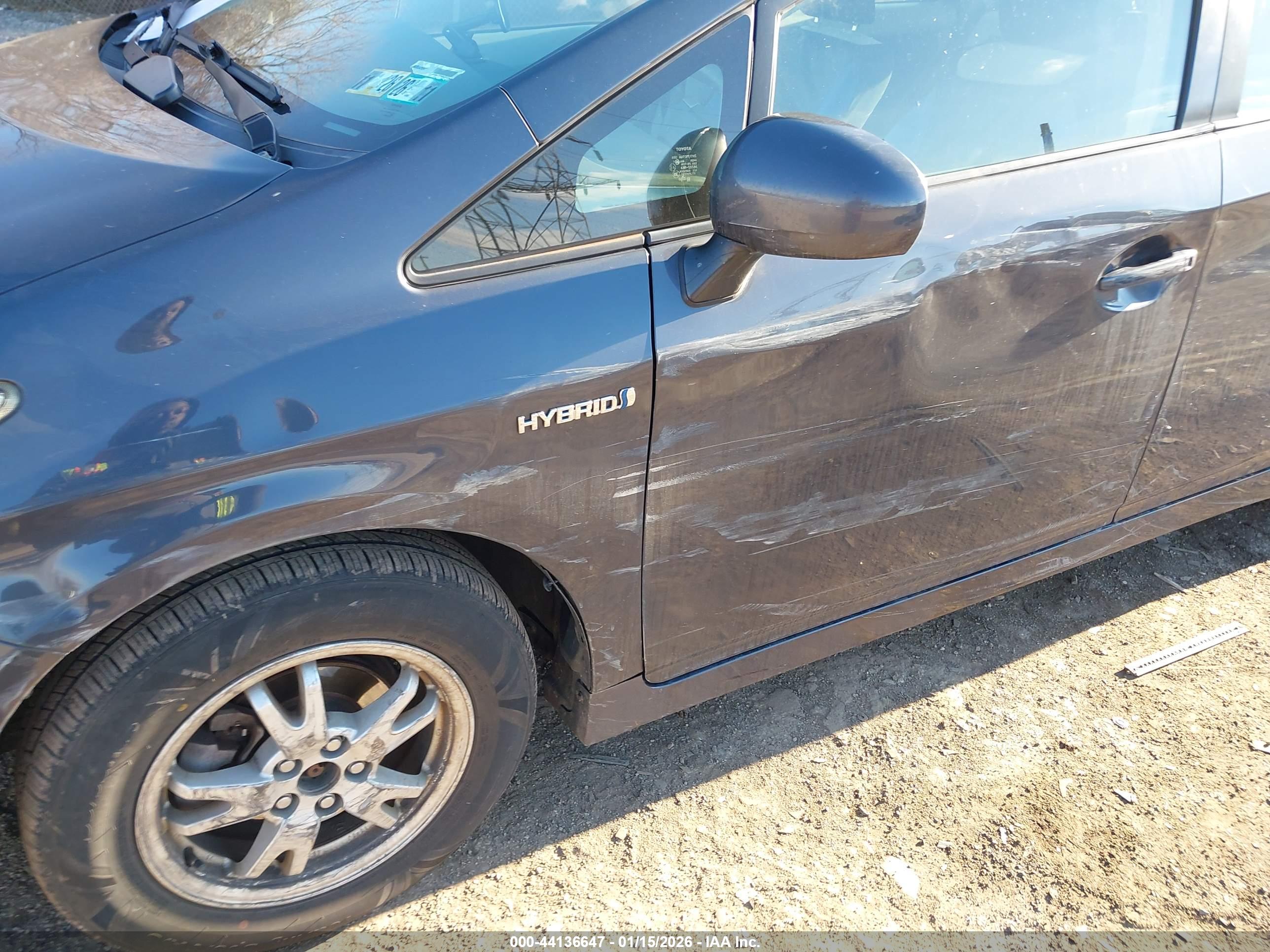 TOYOTA PRIUS image 6