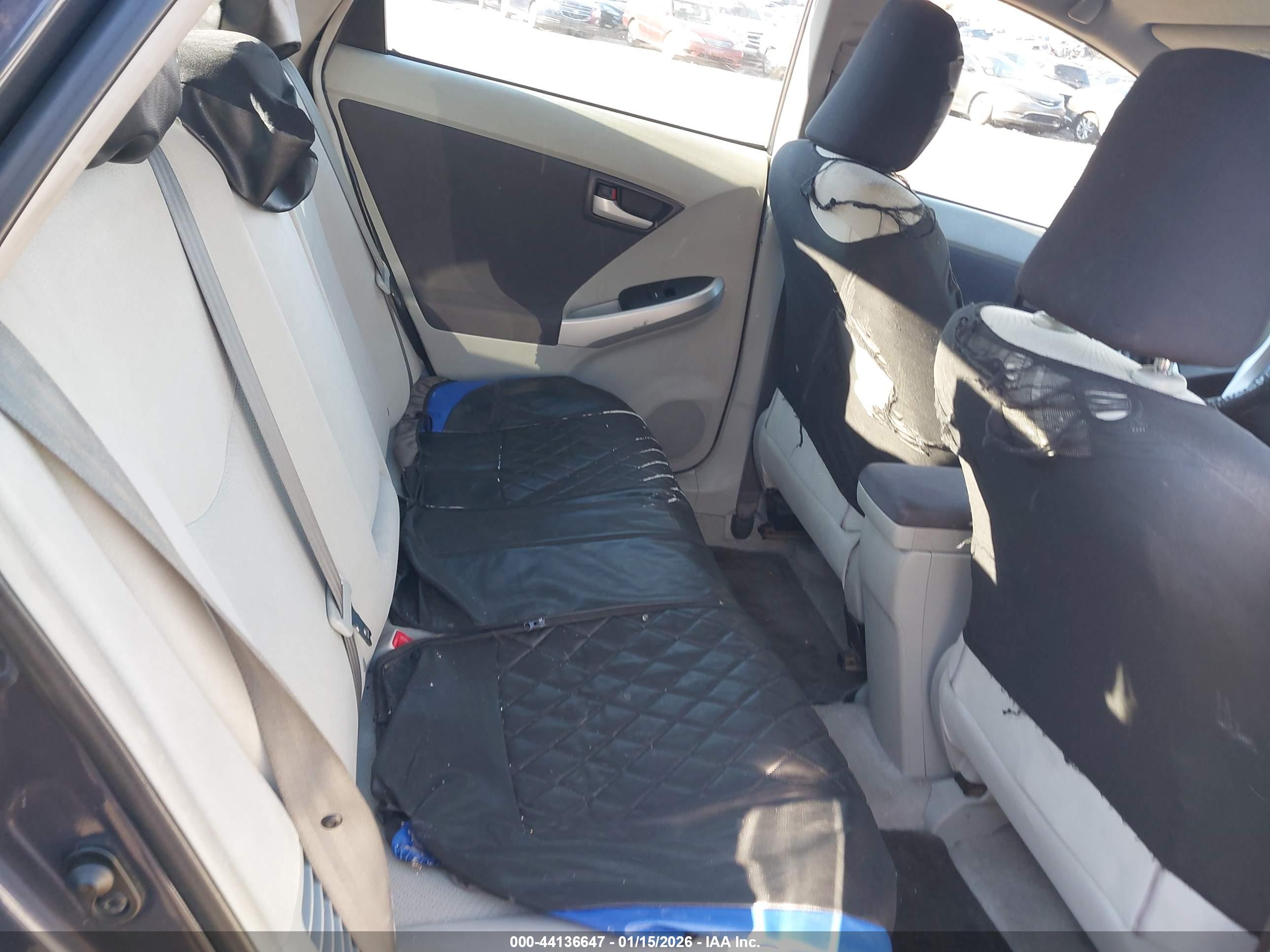 TOYOTA PRIUS image 8