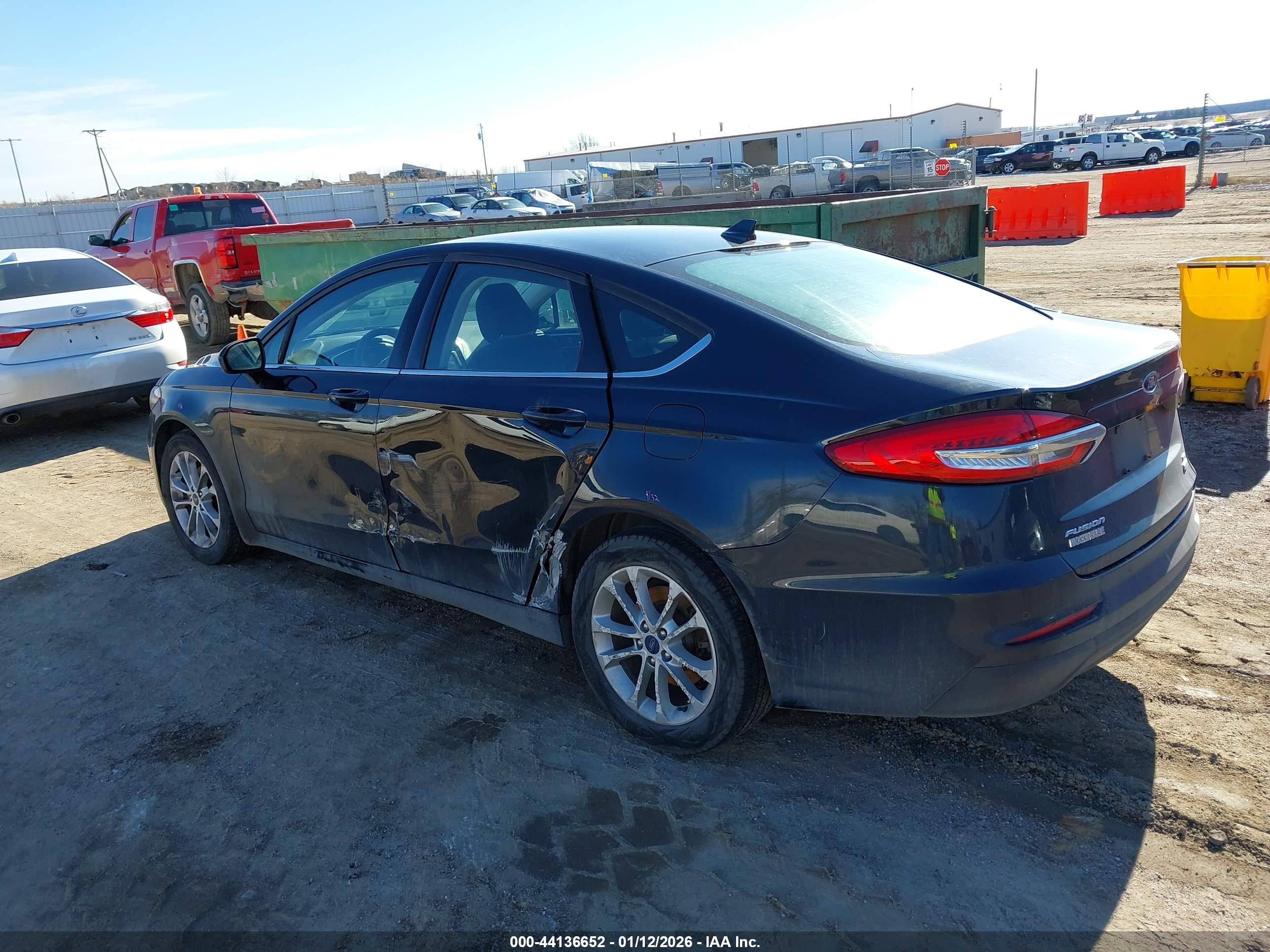 FORD FUSION image 3