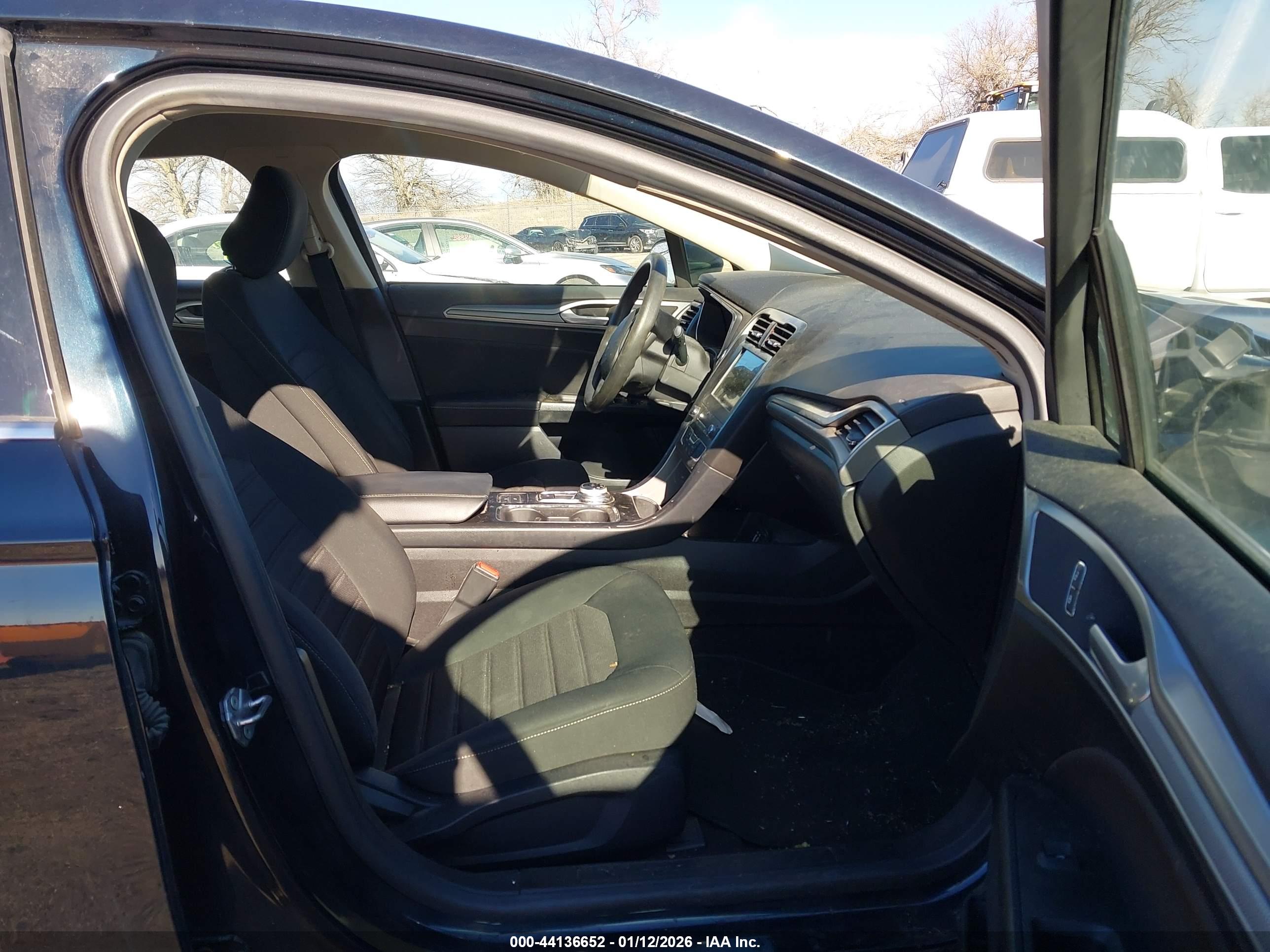 FORD FUSION image 5