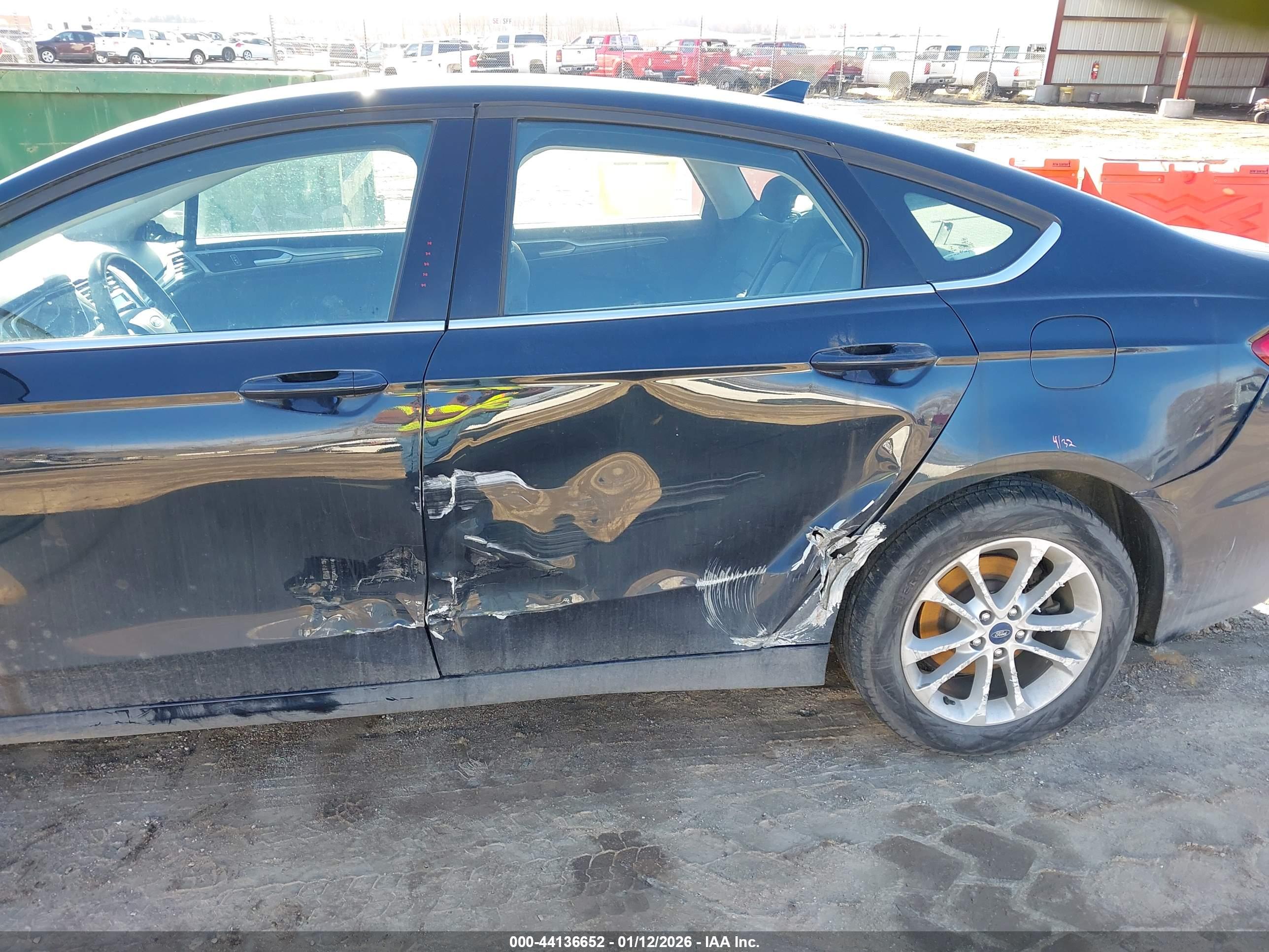 FORD FUSION image 6