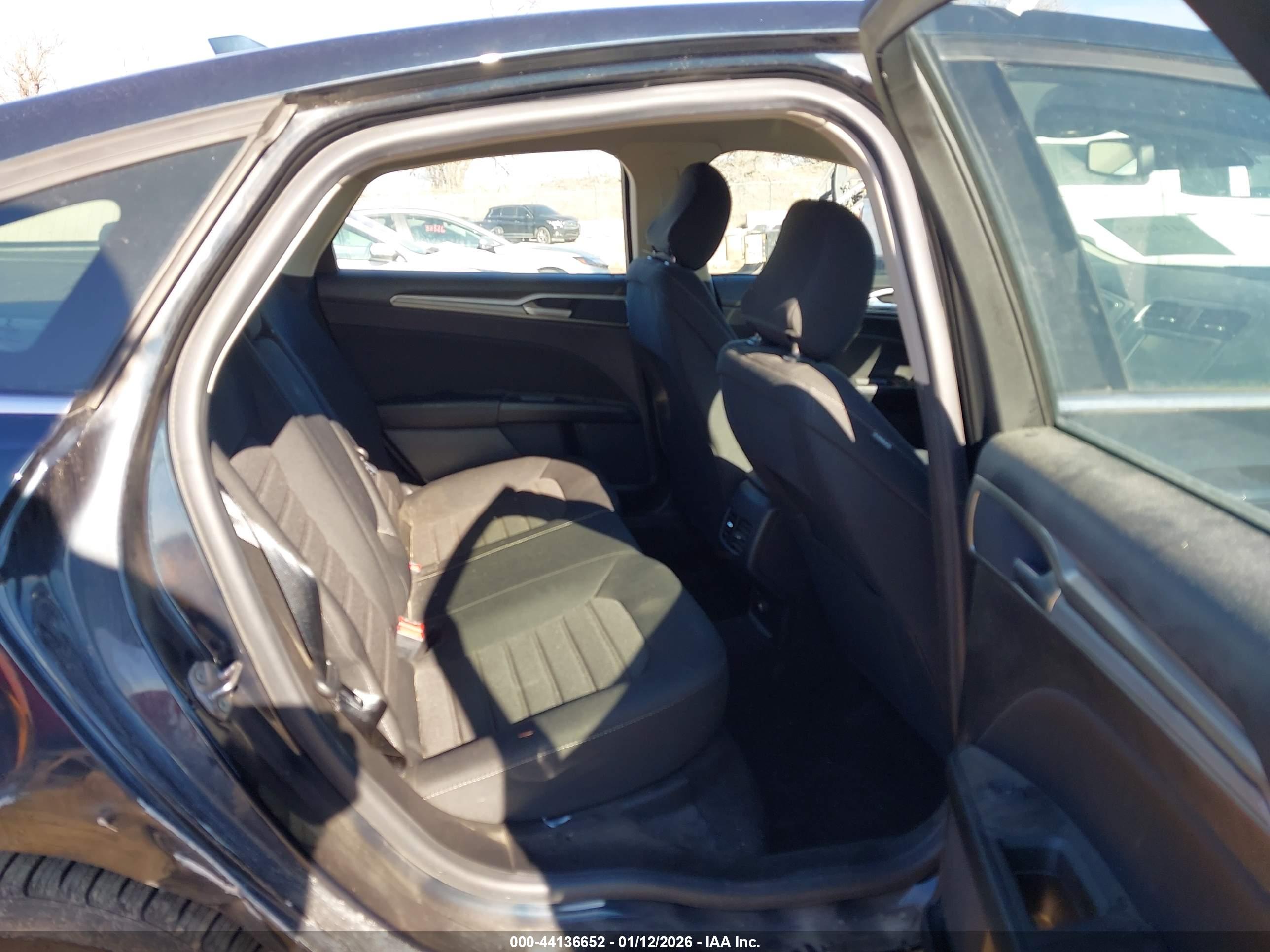FORD FUSION image 8