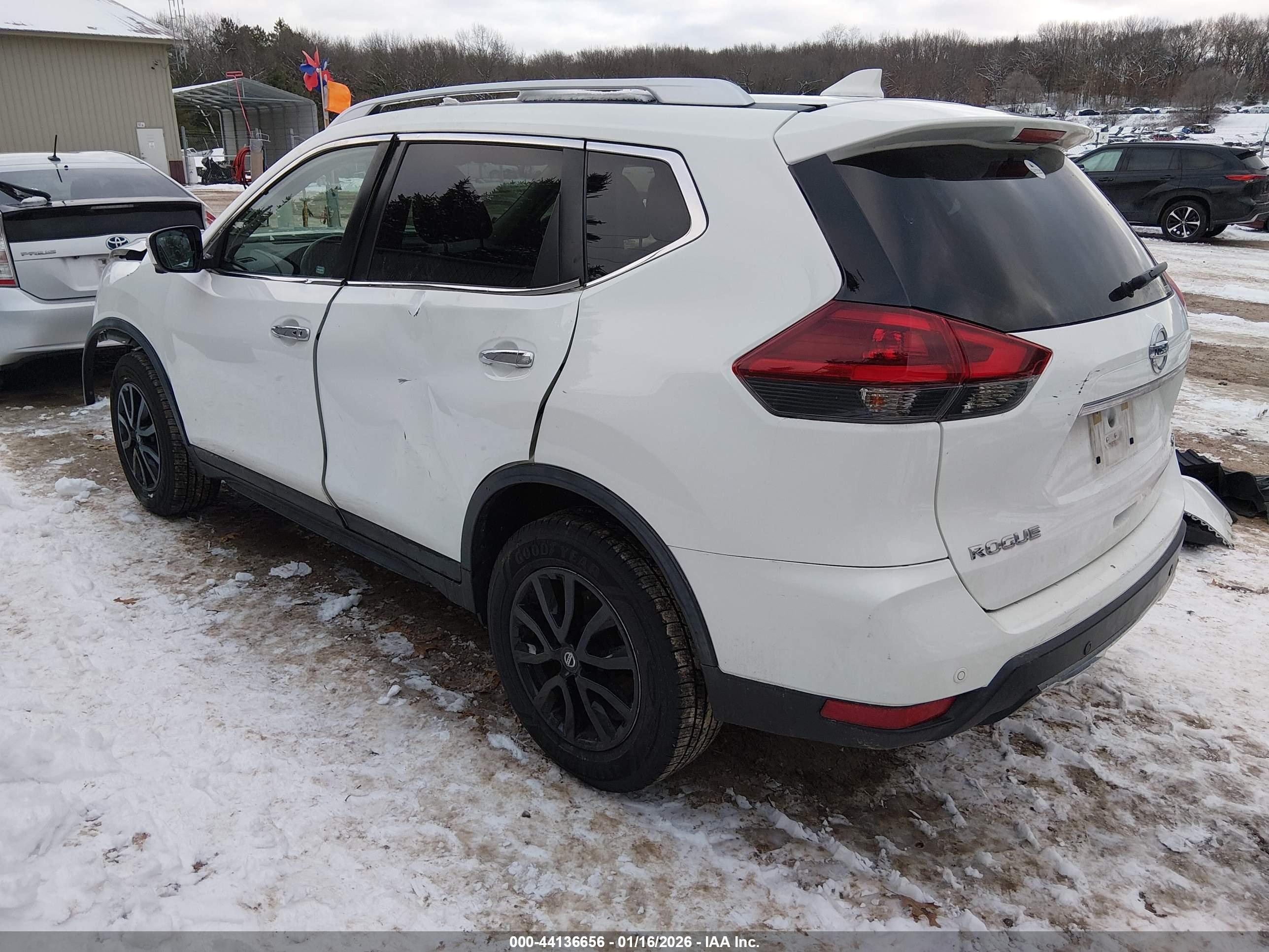 NISSAN ROGUE image 3