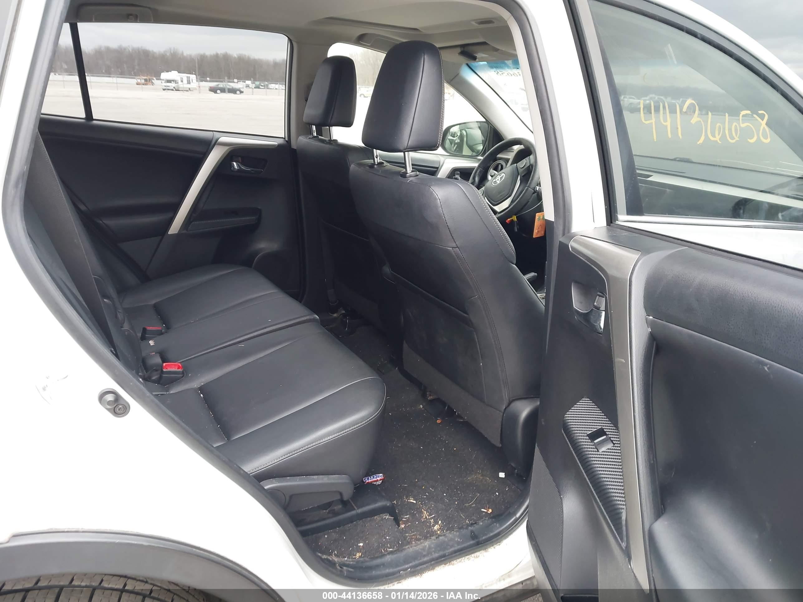 TOYOTA RAV4 image 8