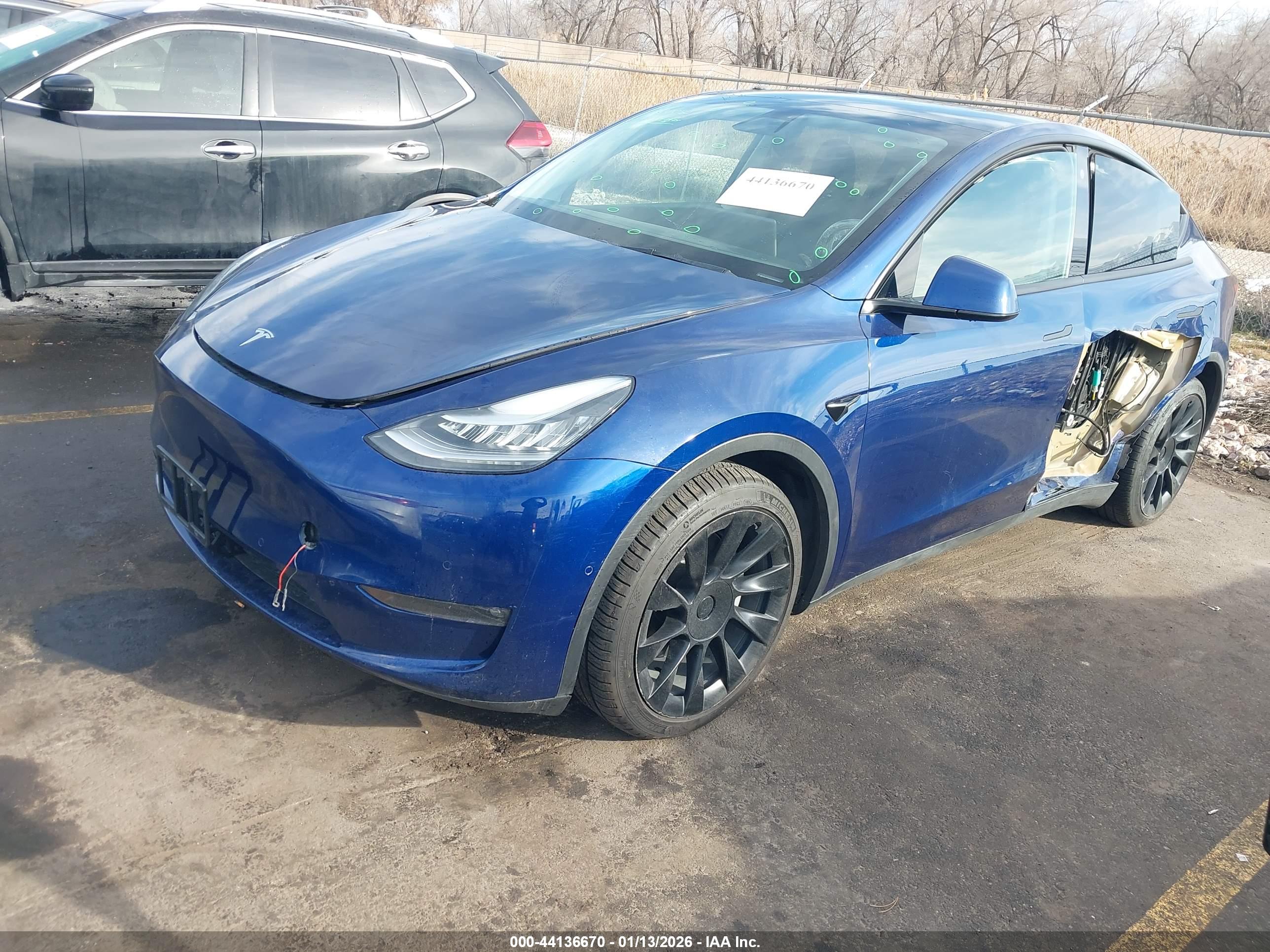 TESLA MODEL image 2