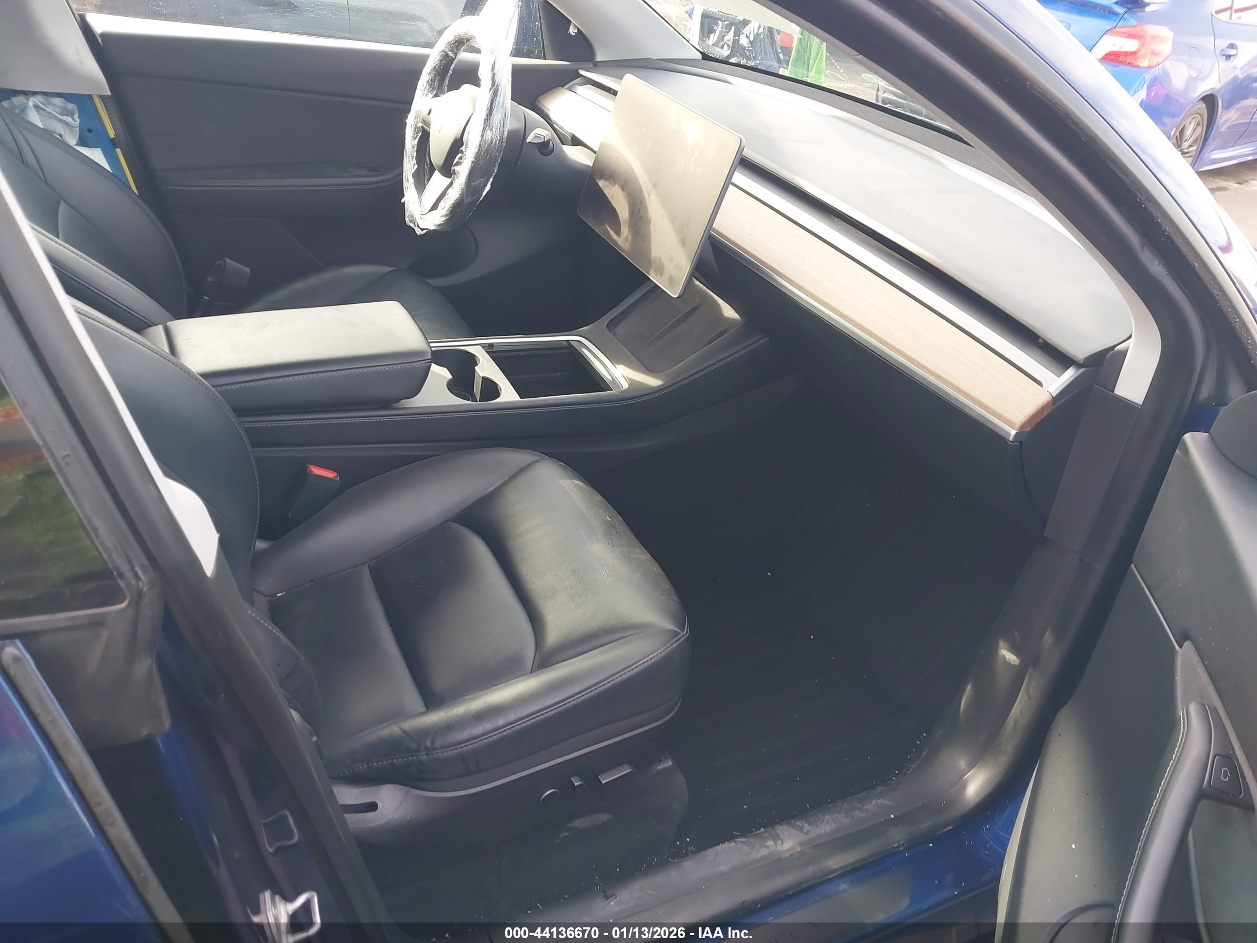 TESLA MODEL image 5