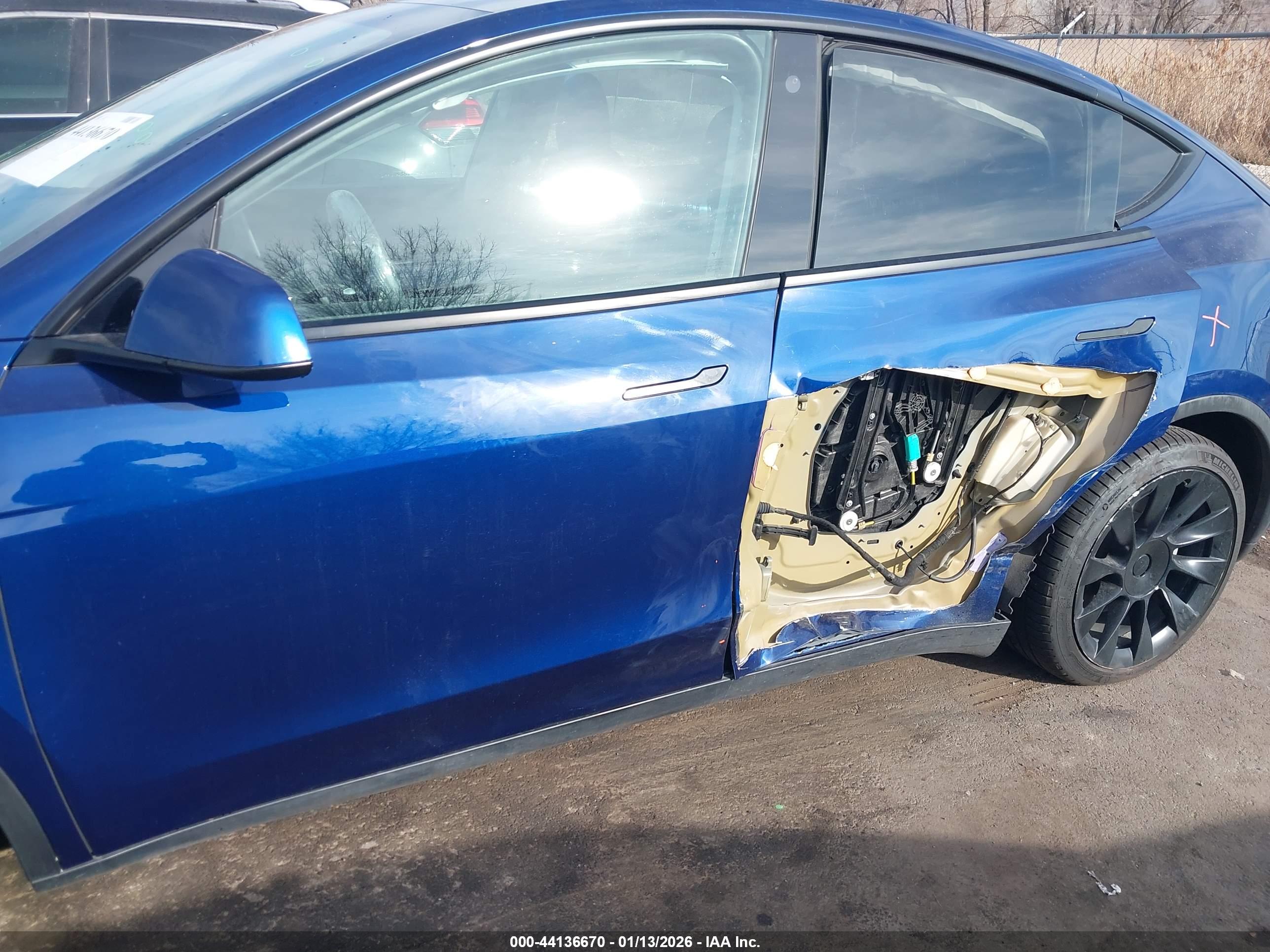 TESLA MODEL image 6