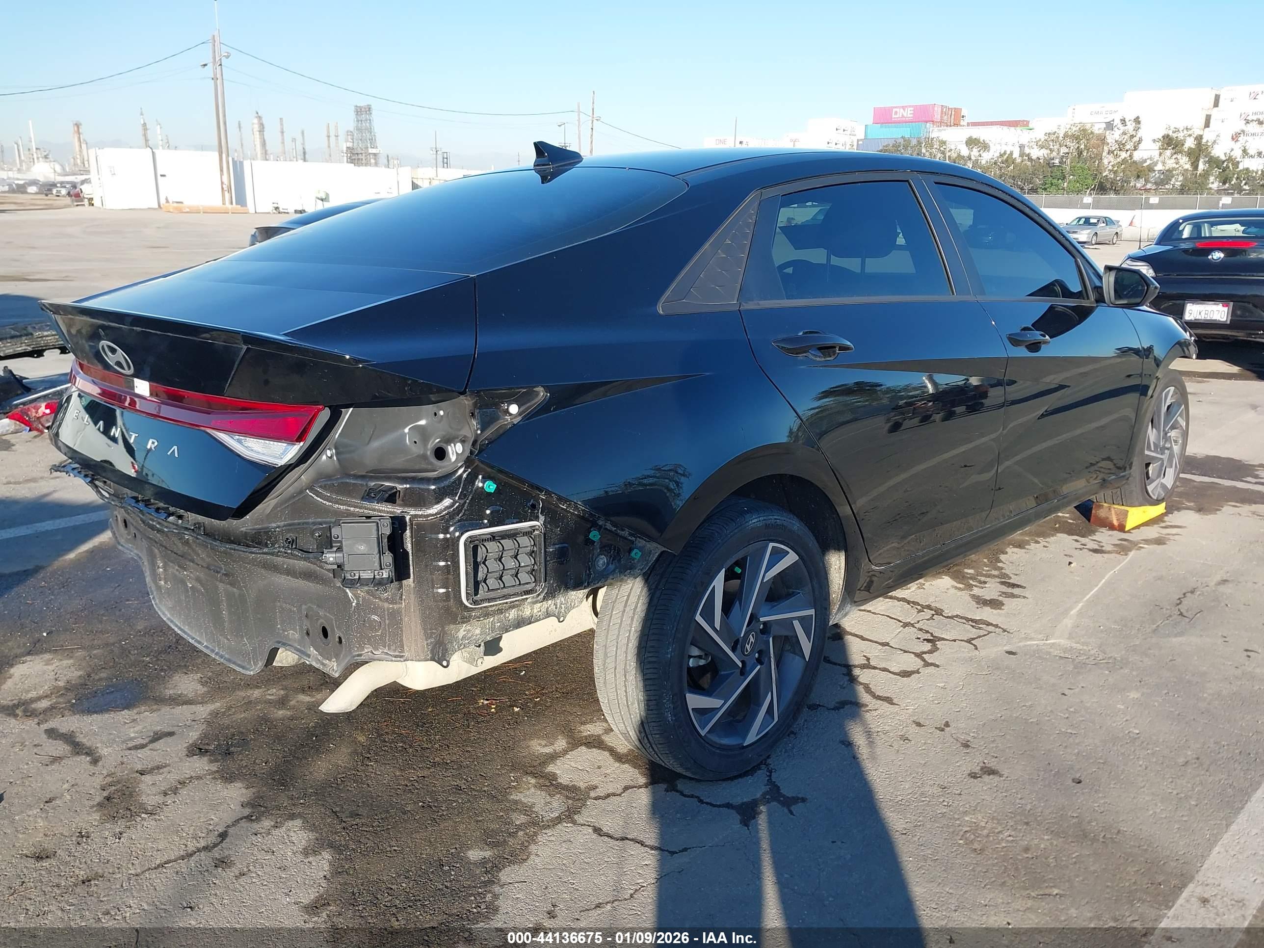 HYUNDAI ELANTRA image 4