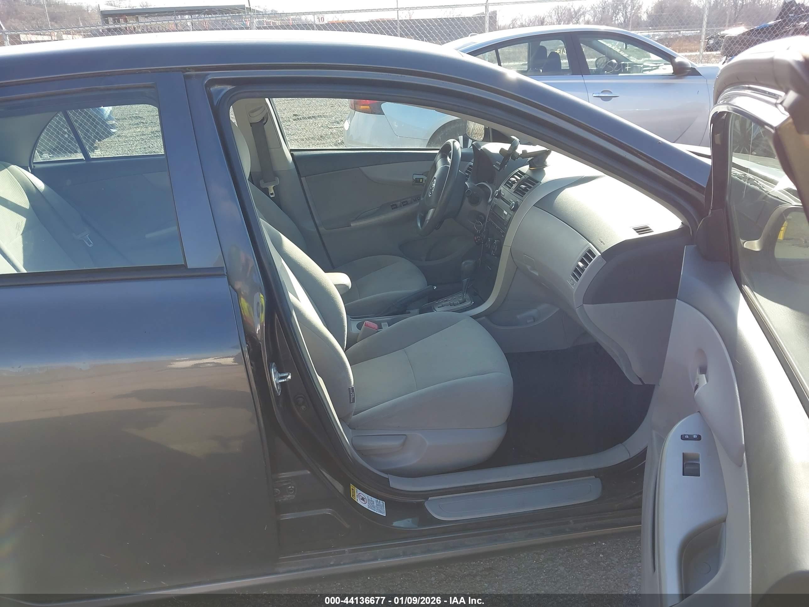 TOYOTA COROLLA image 5