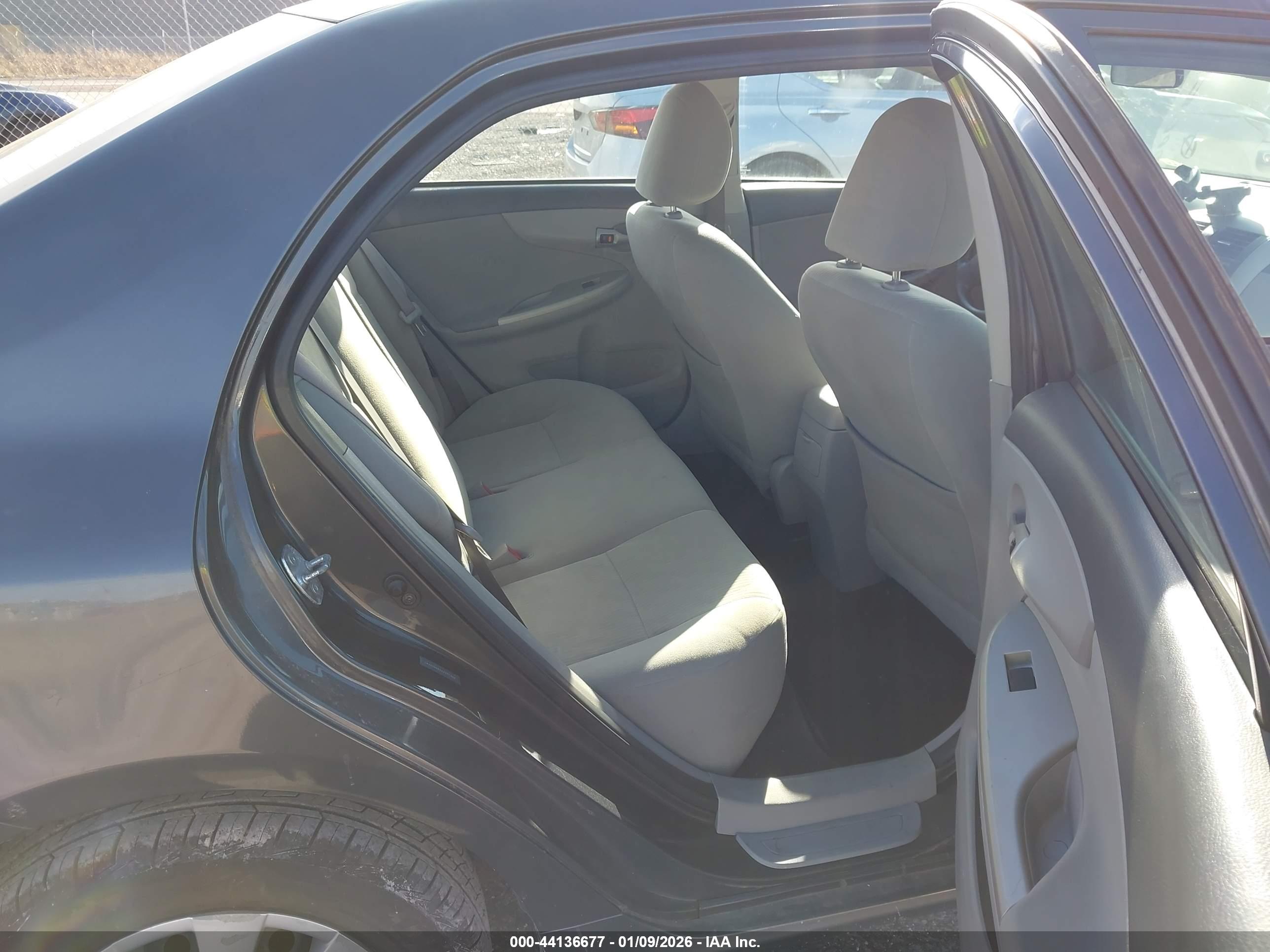 TOYOTA COROLLA image 8