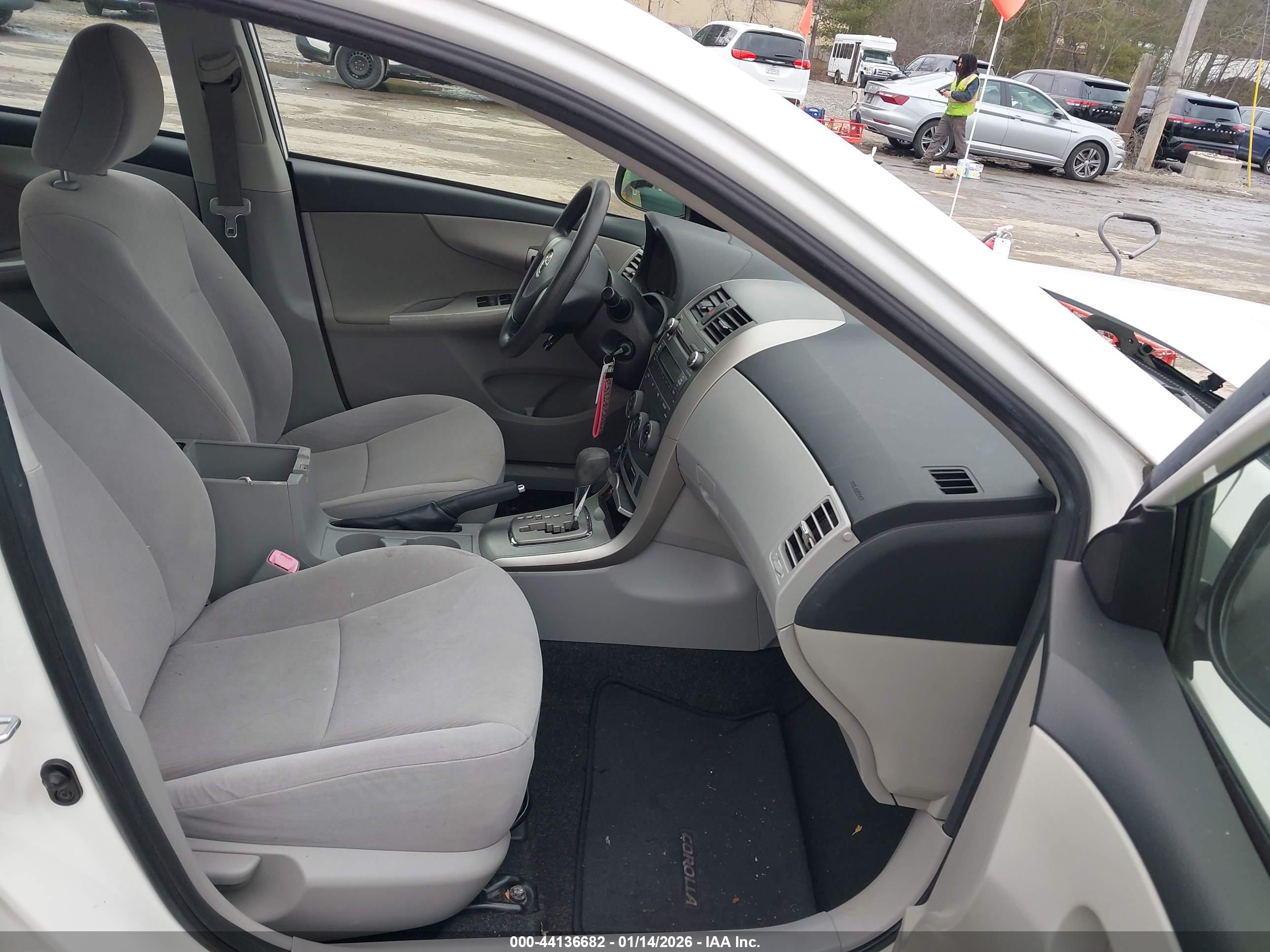 TOYOTA COROLLA image 5