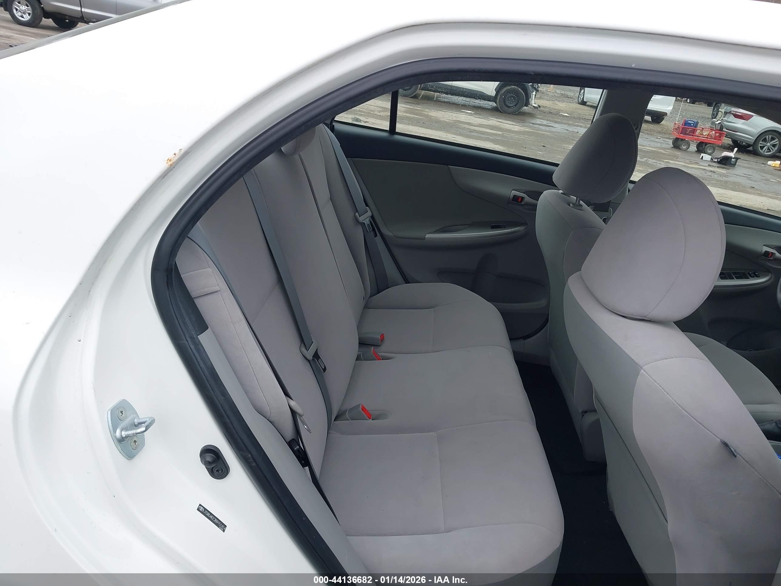 TOYOTA COROLLA image 8