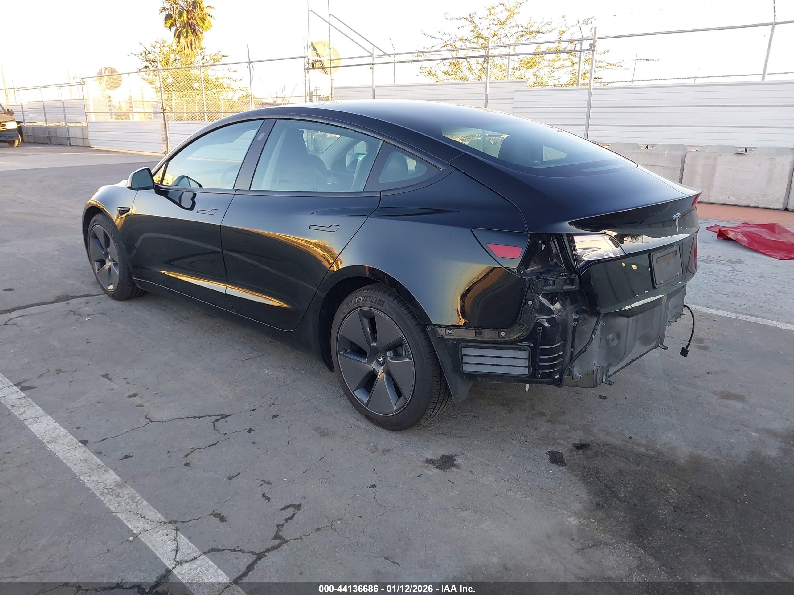 TESLA MODEL image 3