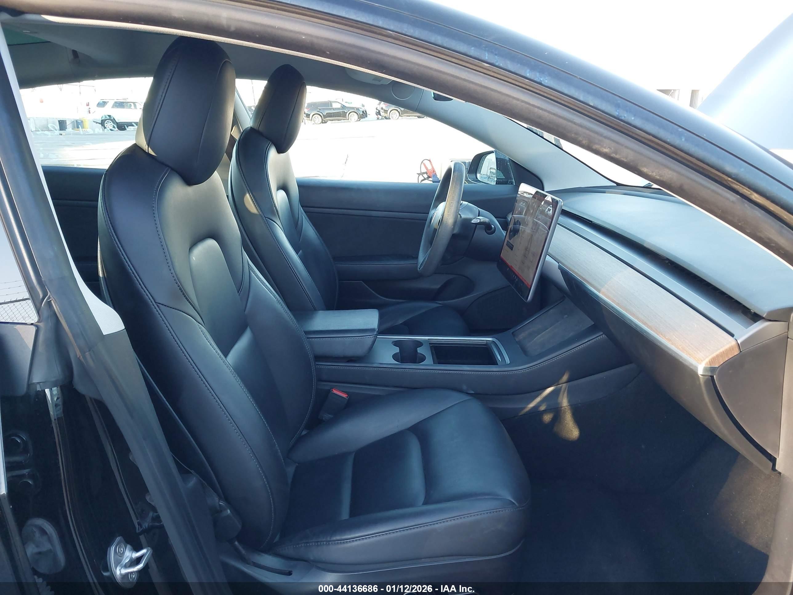 TESLA MODEL image 5