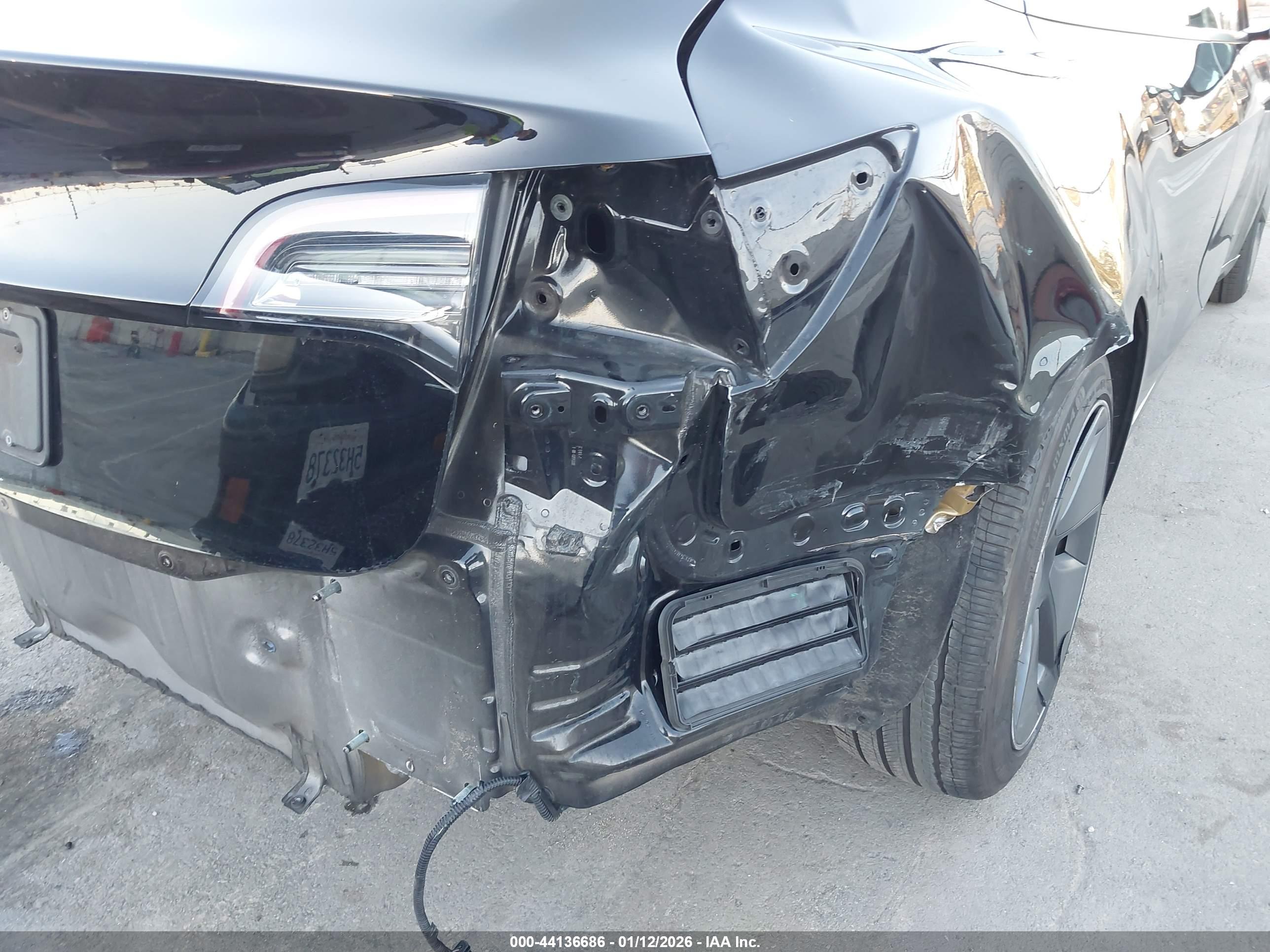TESLA MODEL image 6