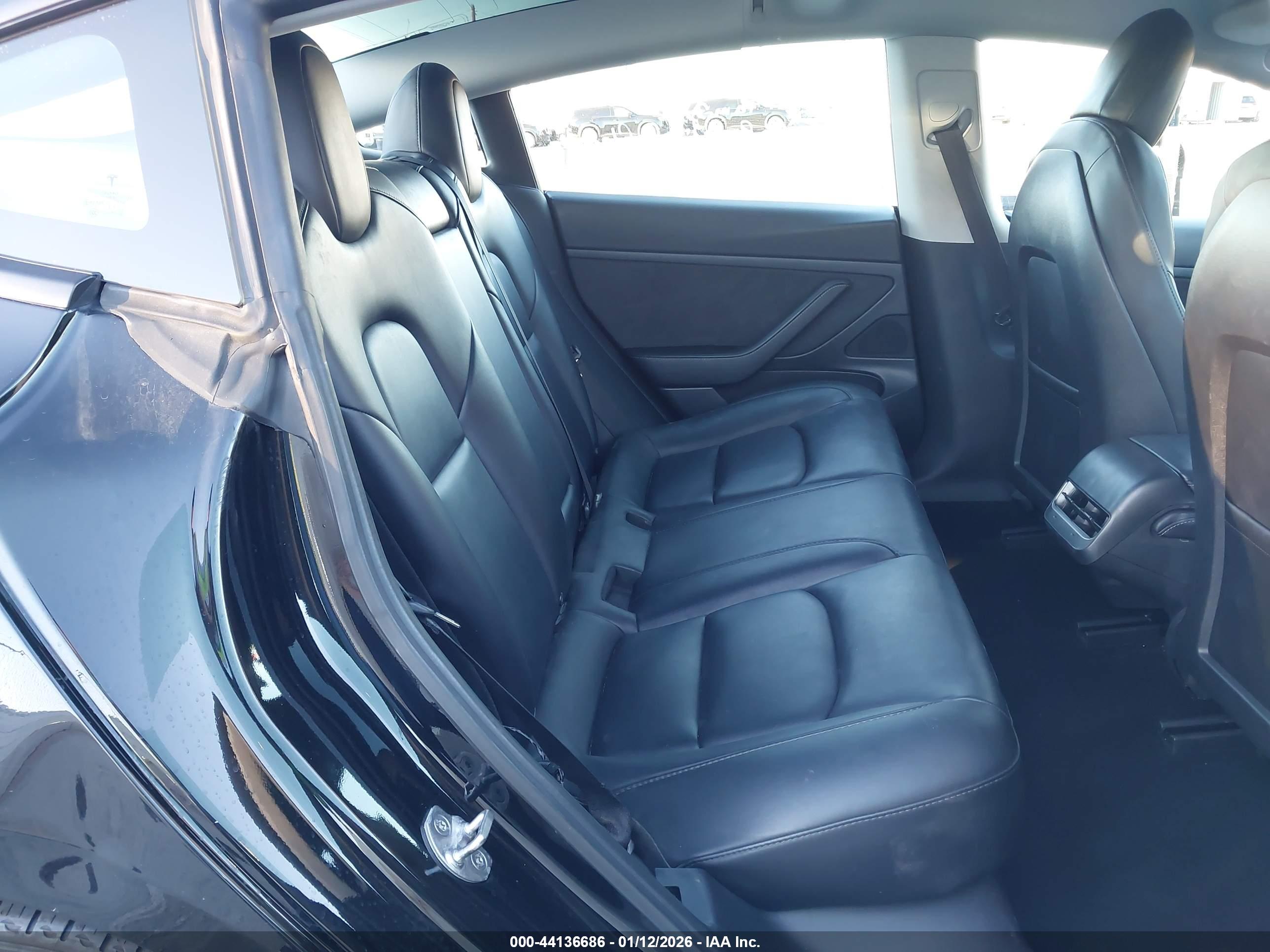TESLA MODEL image 8