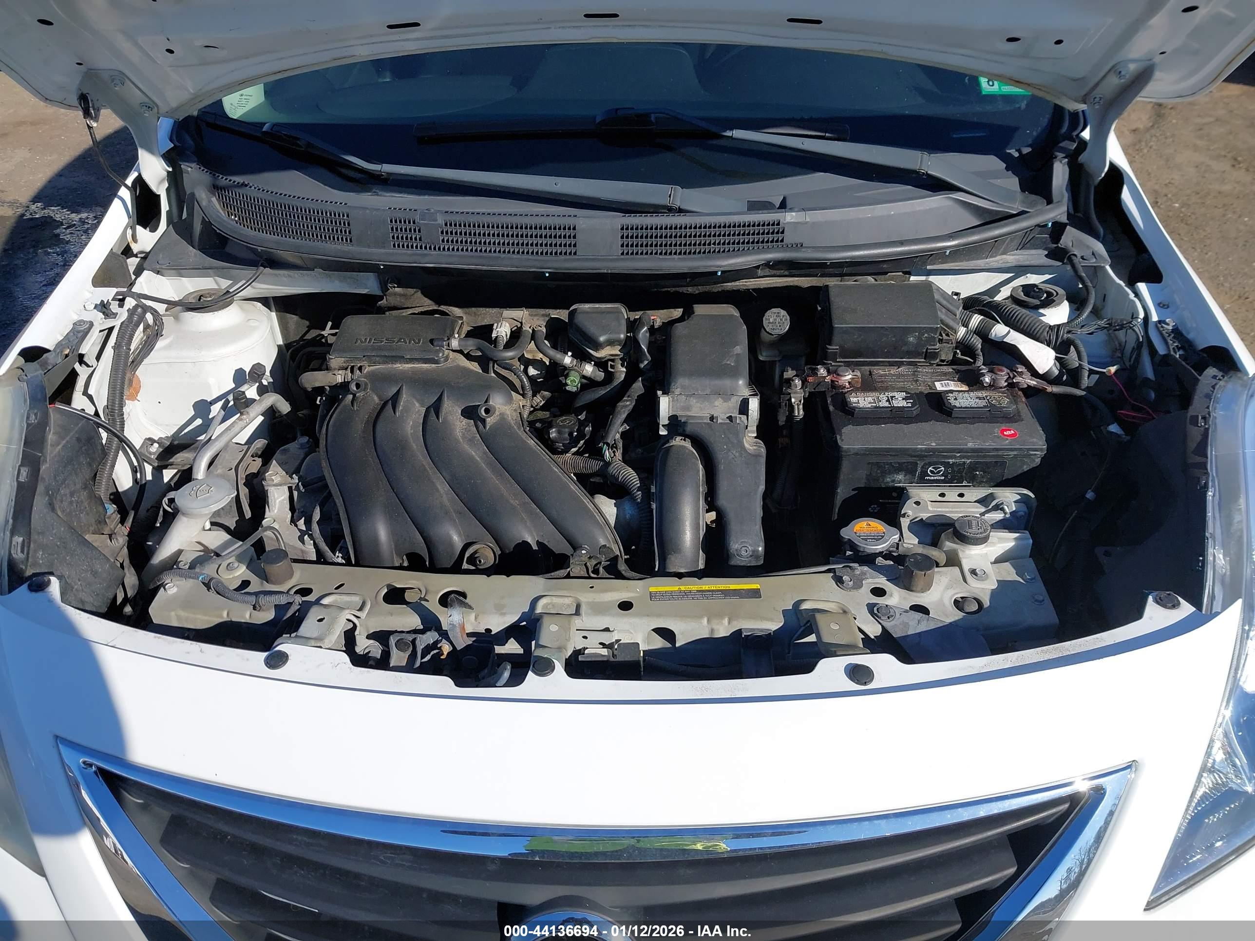 NISSAN VERSA image 10