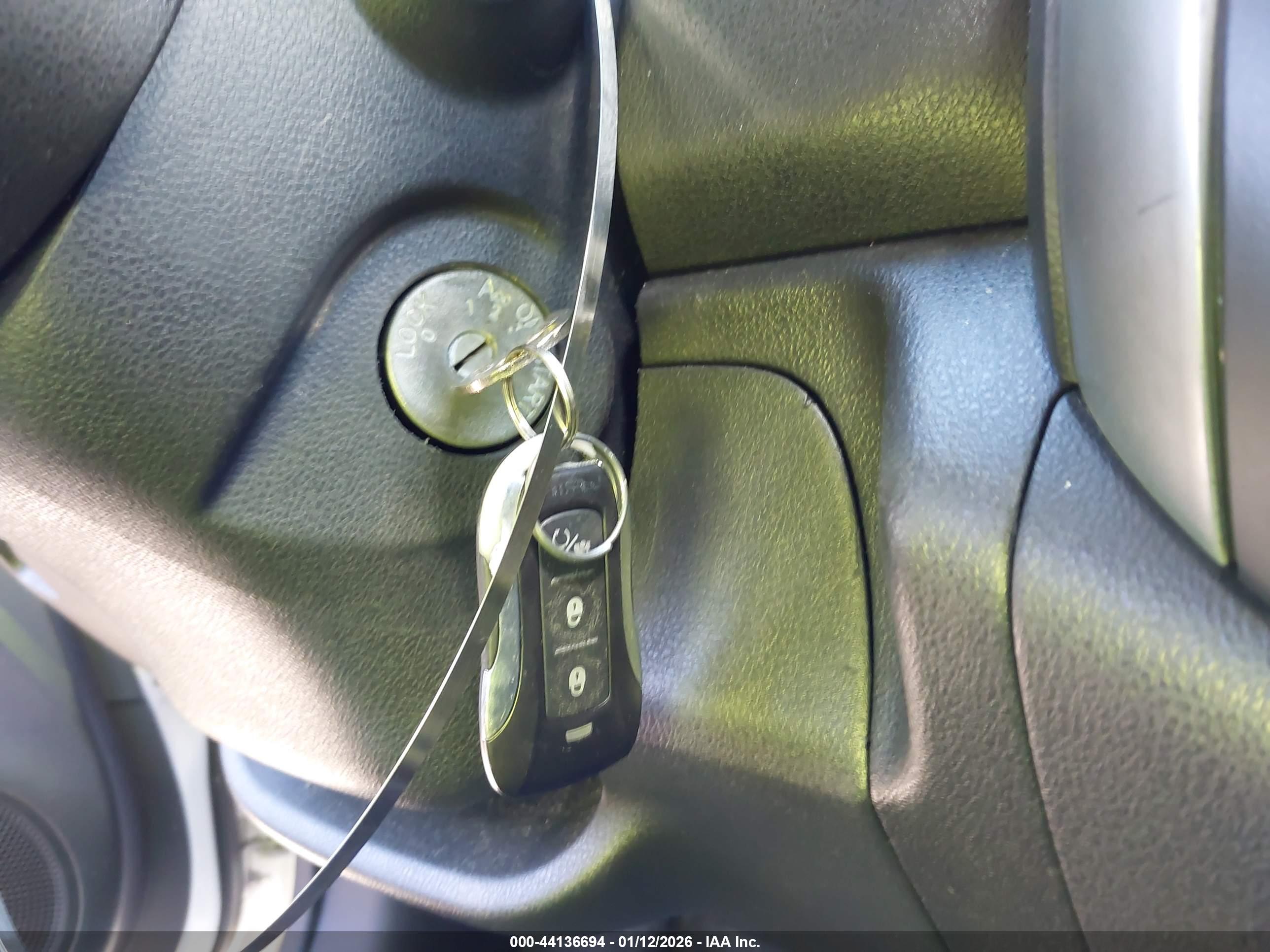 NISSAN VERSA image 11