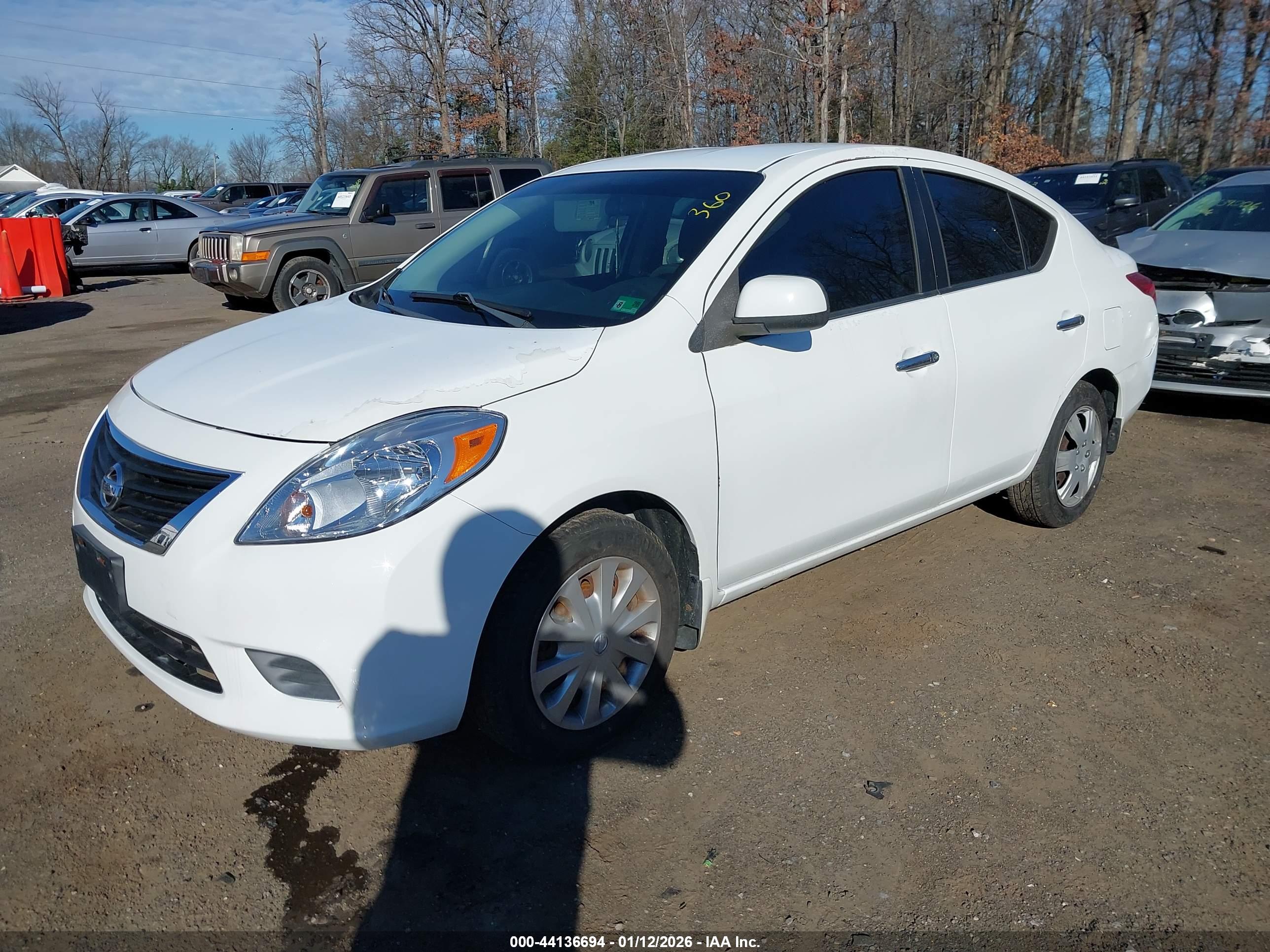 NISSAN VERSA image 2