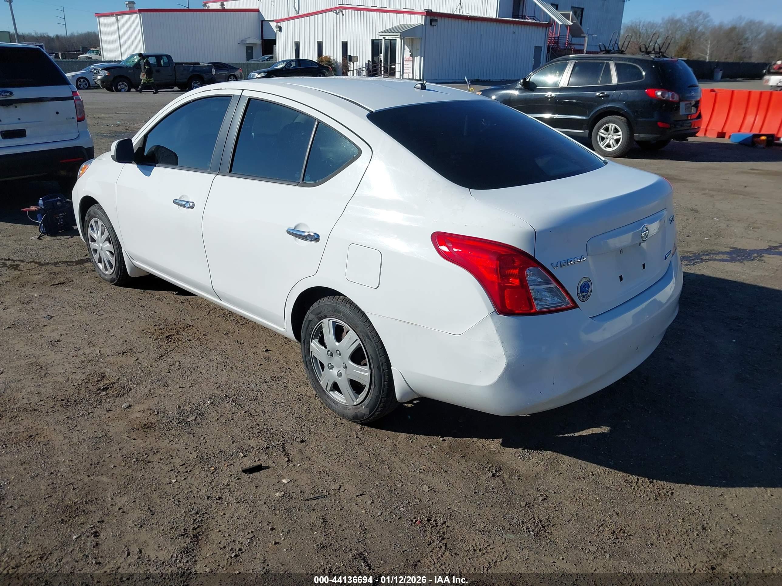 NISSAN VERSA image 3