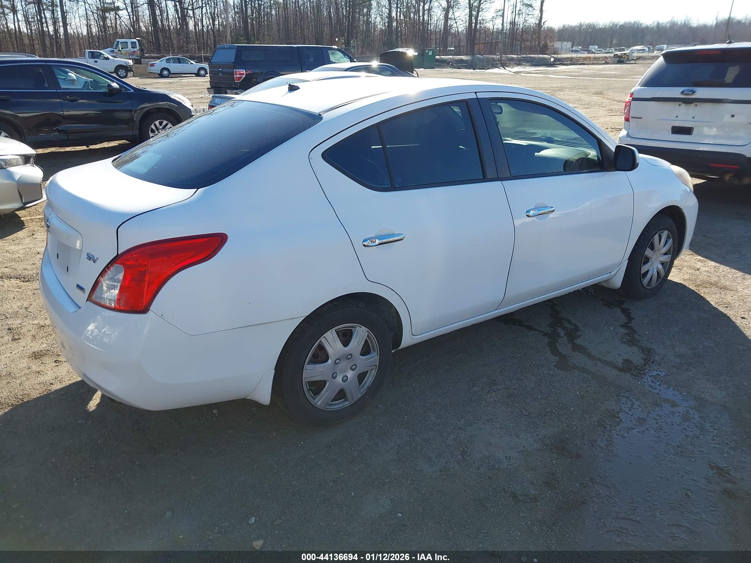 NISSAN VERSA image 4