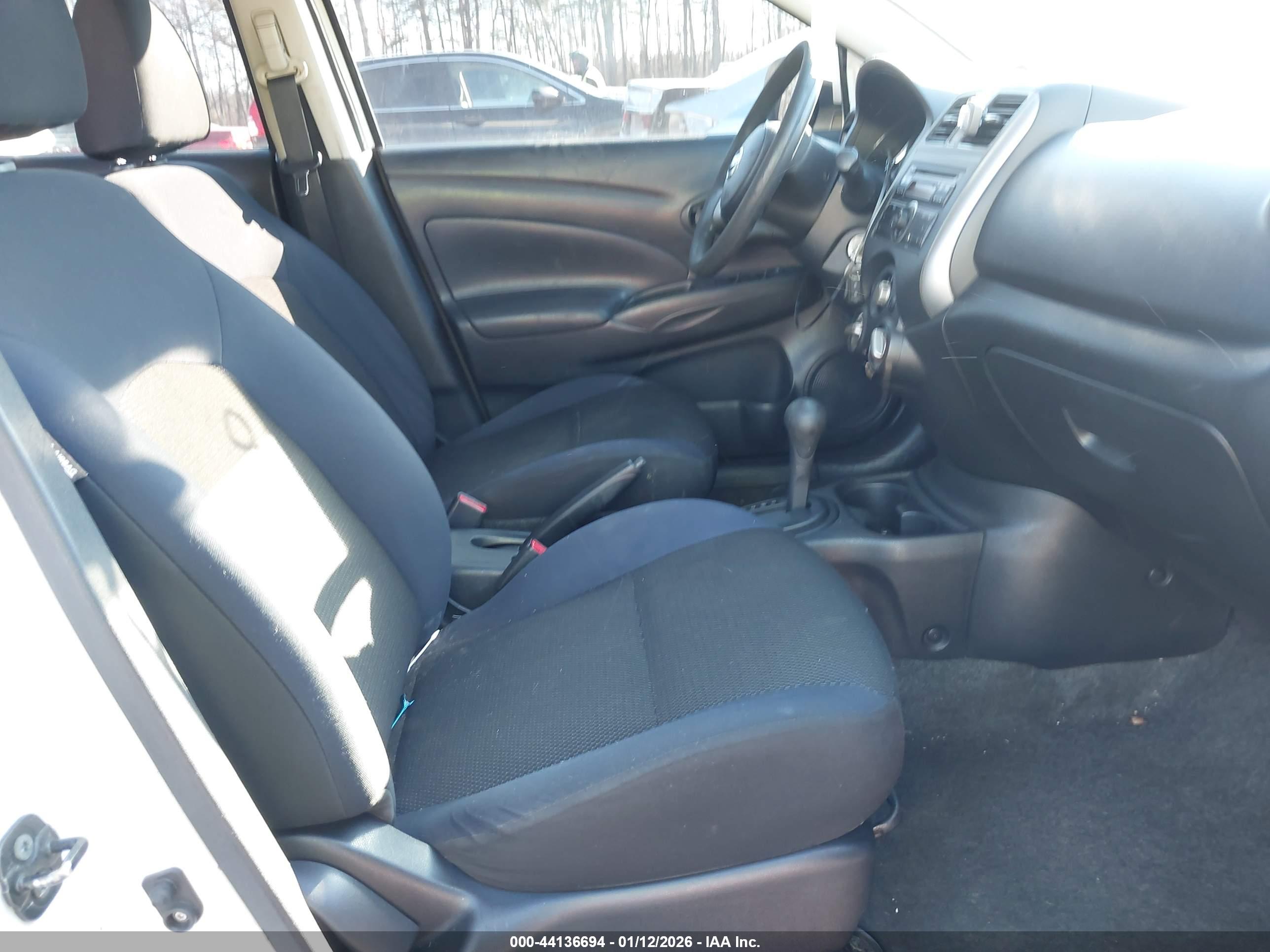 NISSAN VERSA image 5