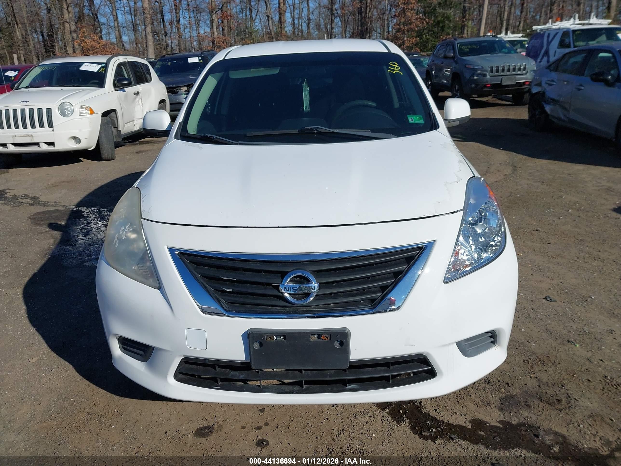 NISSAN VERSA image 6