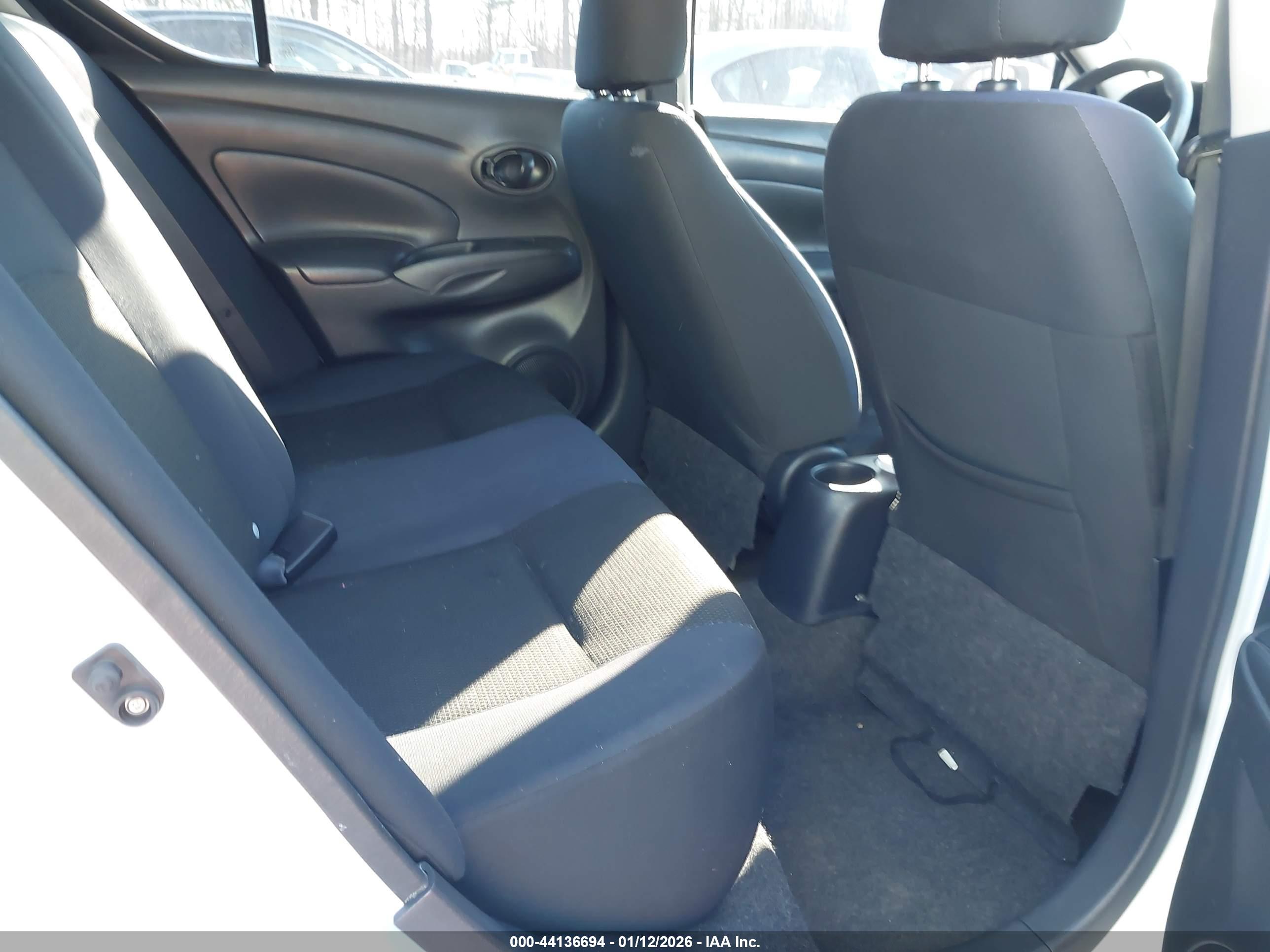 NISSAN VERSA image 8
