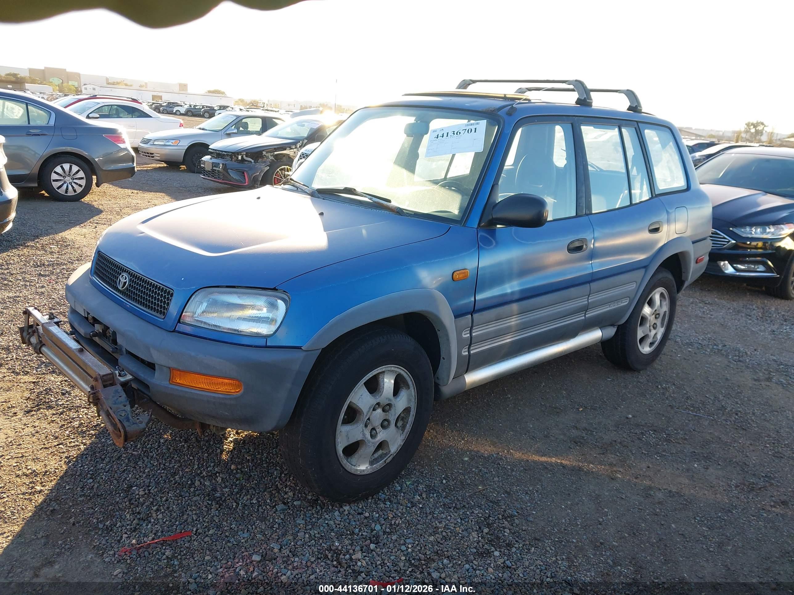 TOYOTA RAV4 image 2