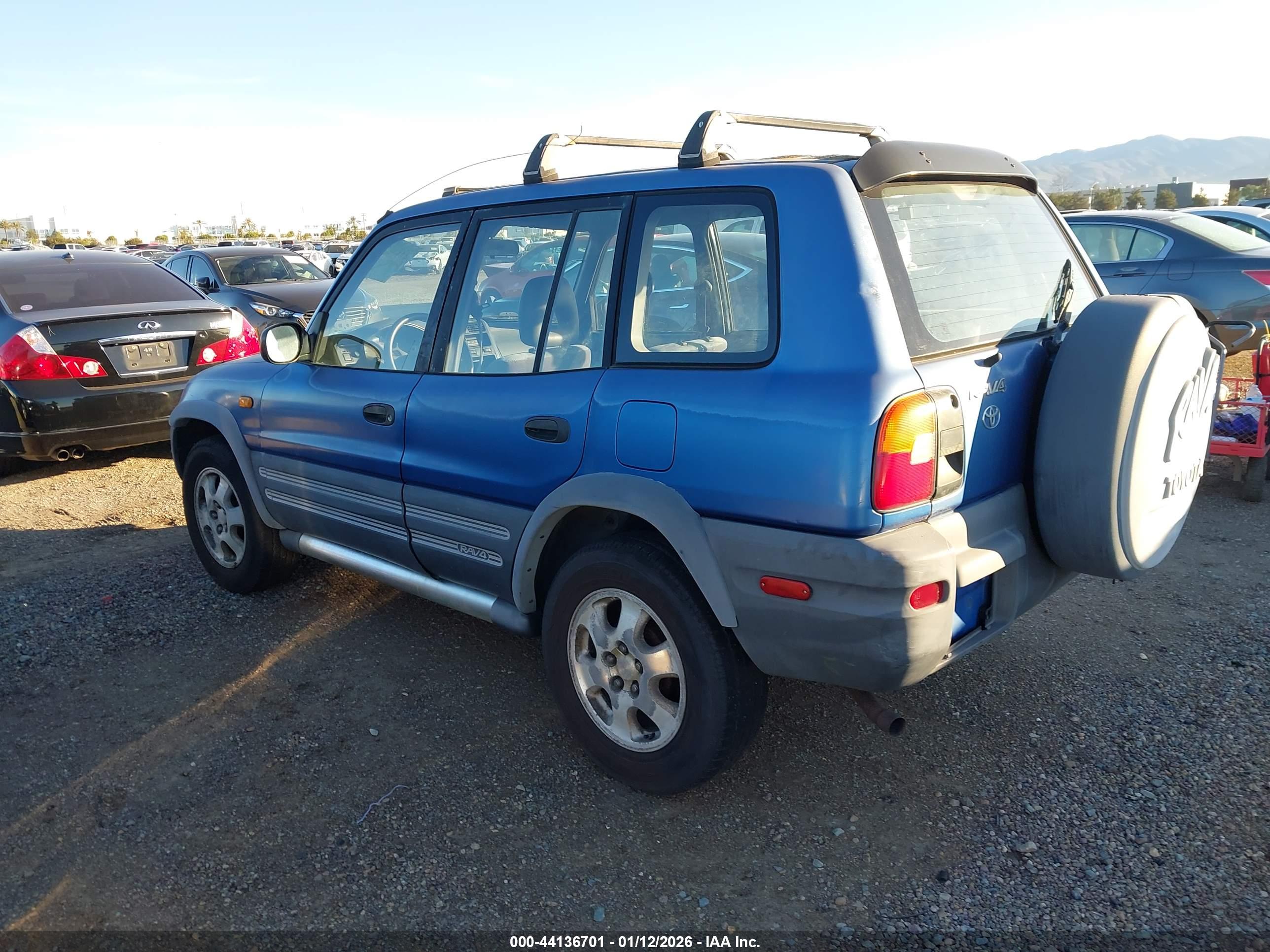 TOYOTA RAV4 image 3