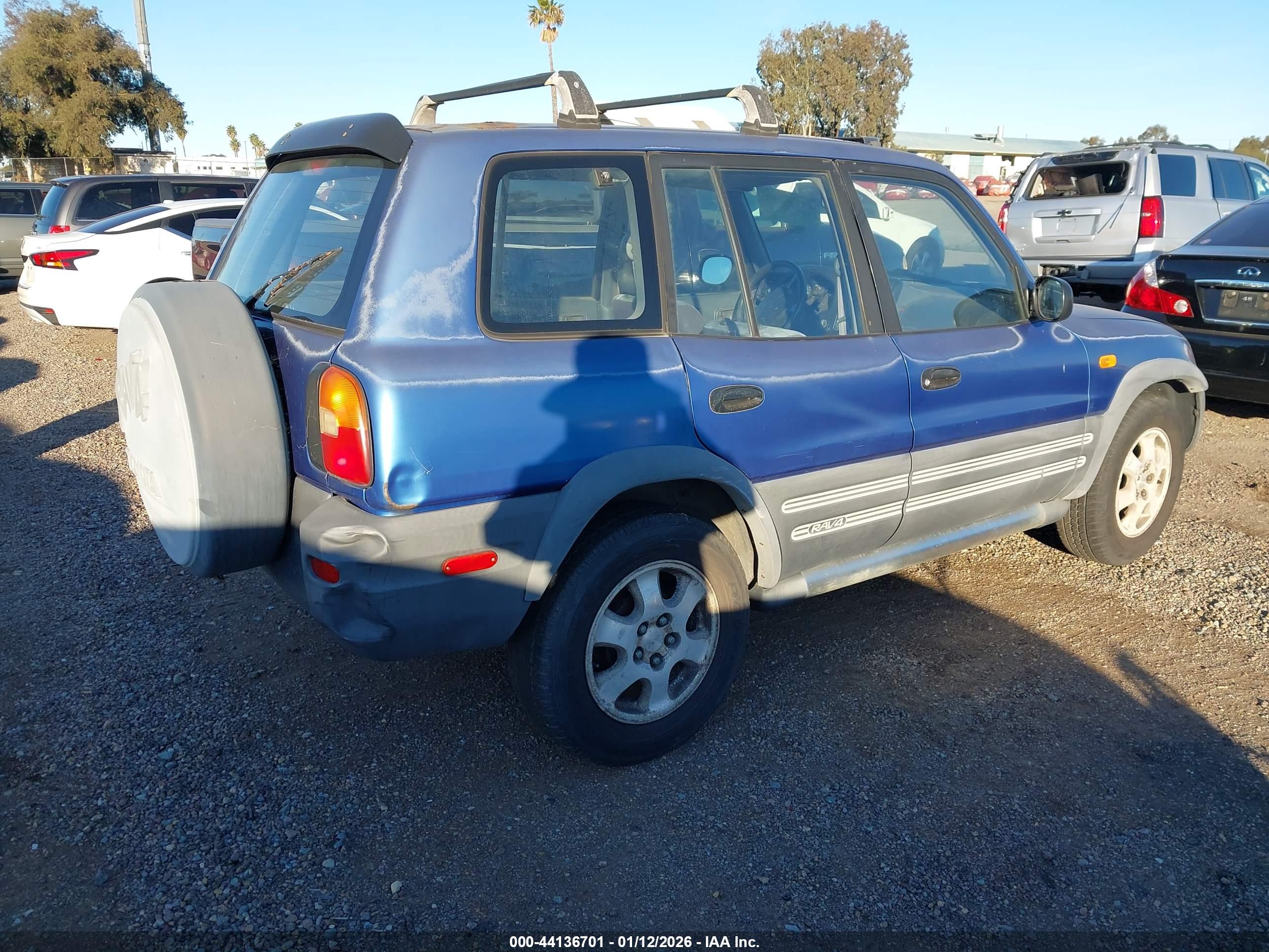 TOYOTA RAV4 image 4