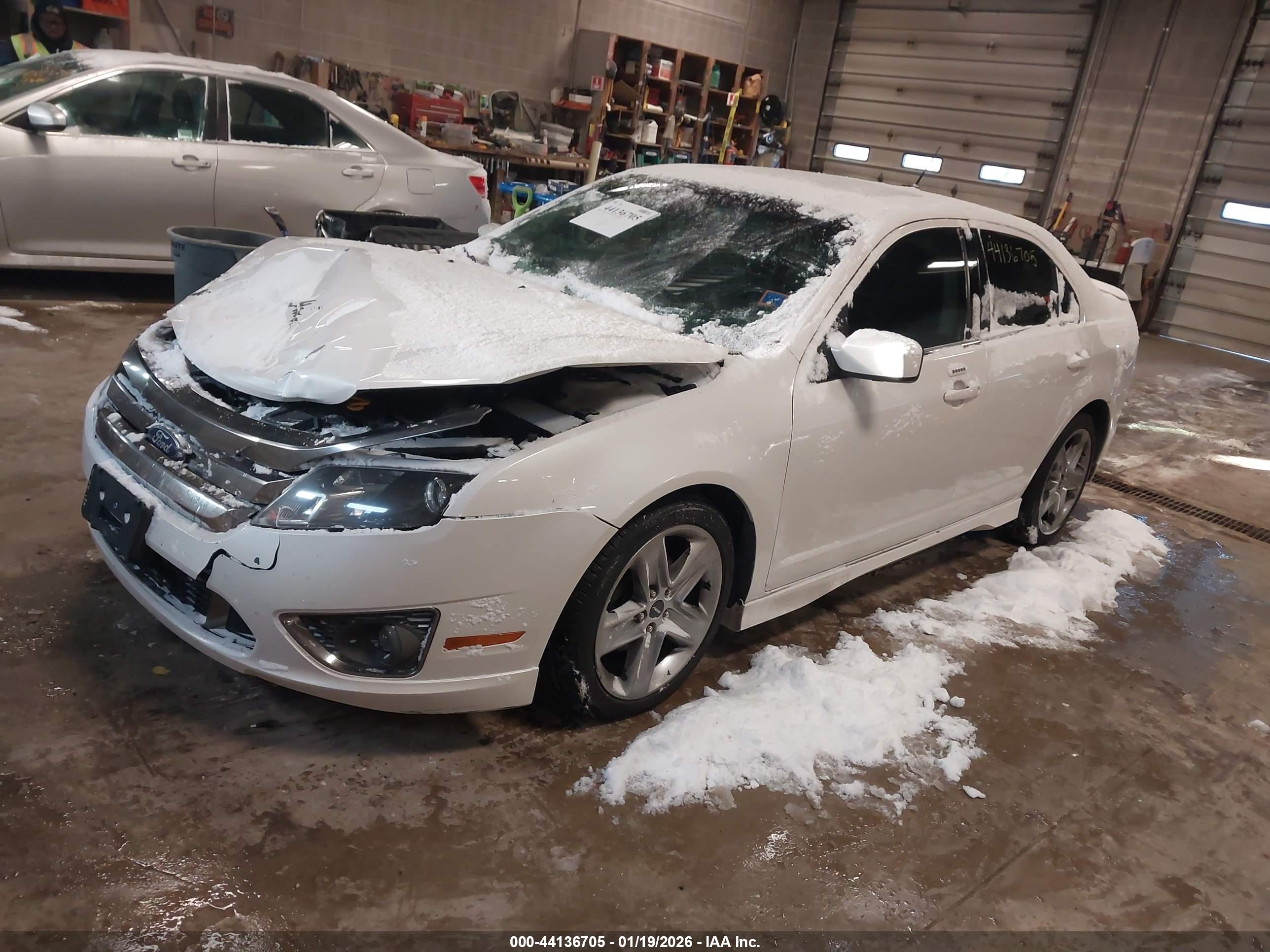 FORD FUSION image 2