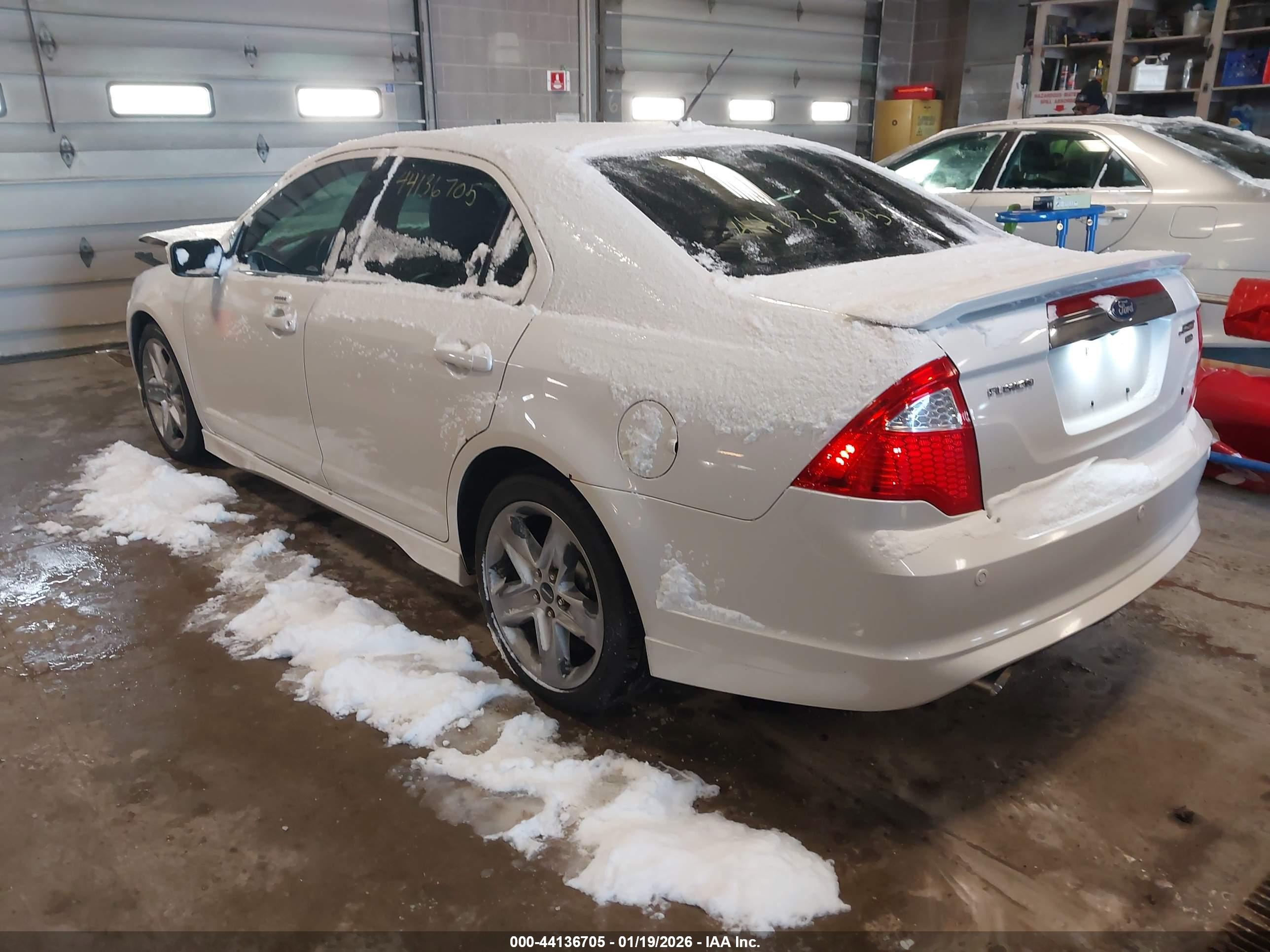 FORD FUSION image 3