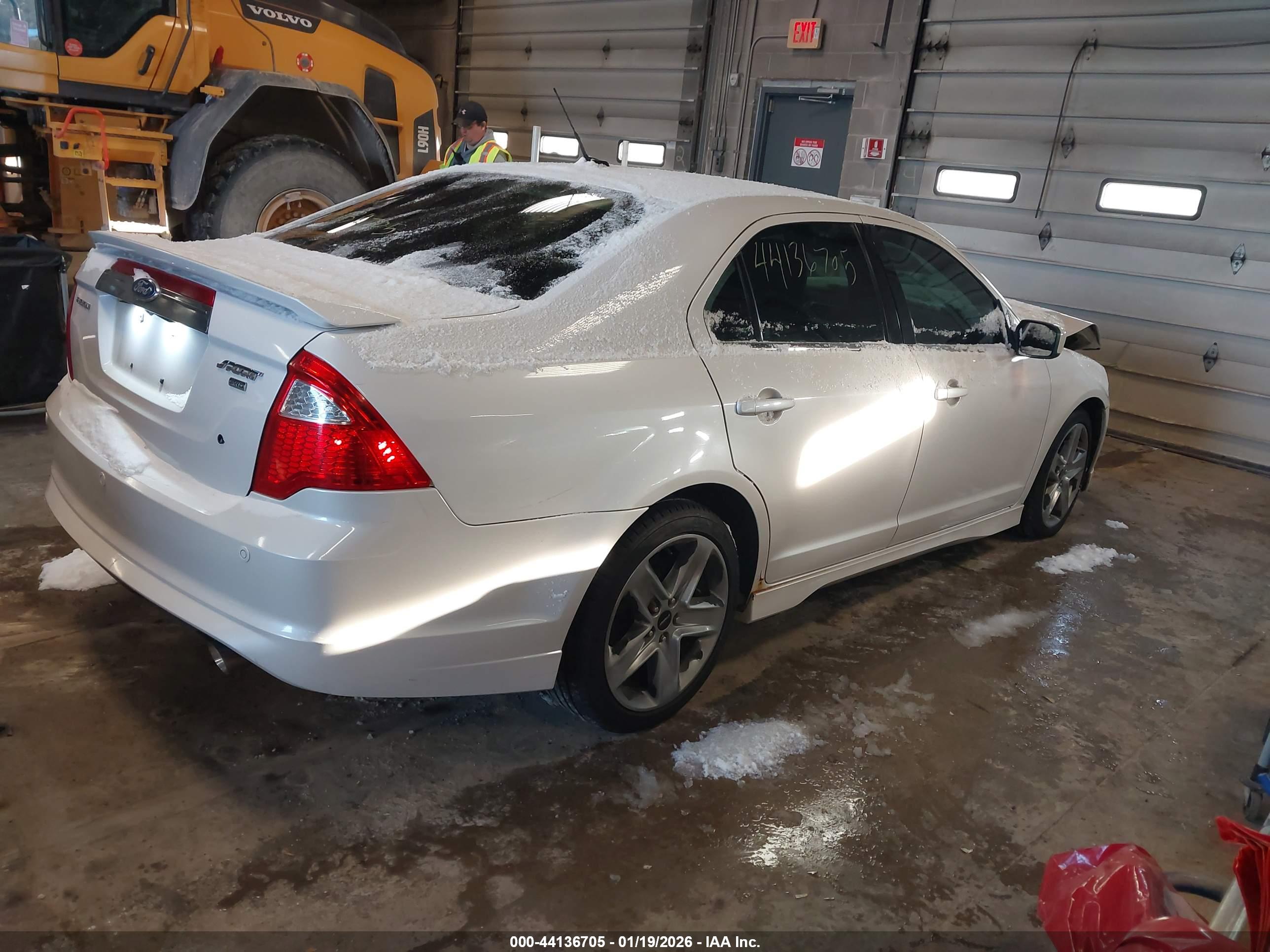 FORD FUSION image 4