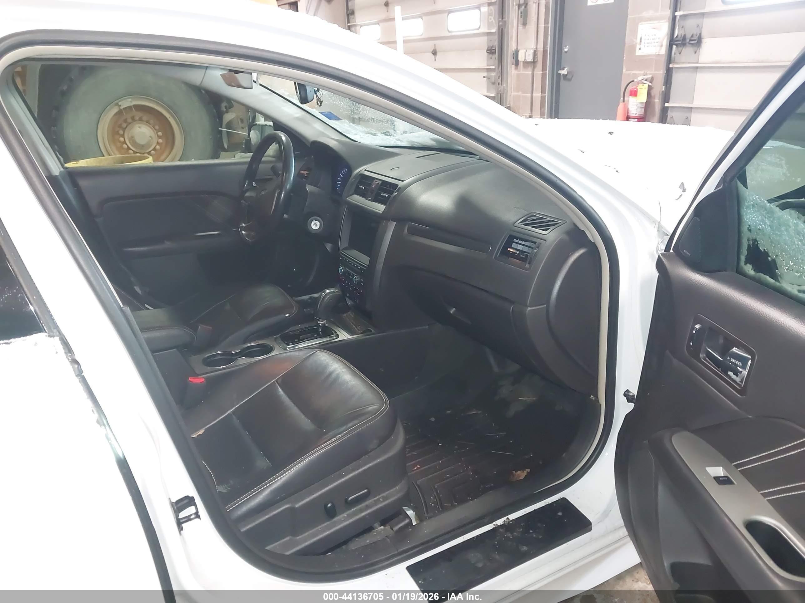 FORD FUSION image 5