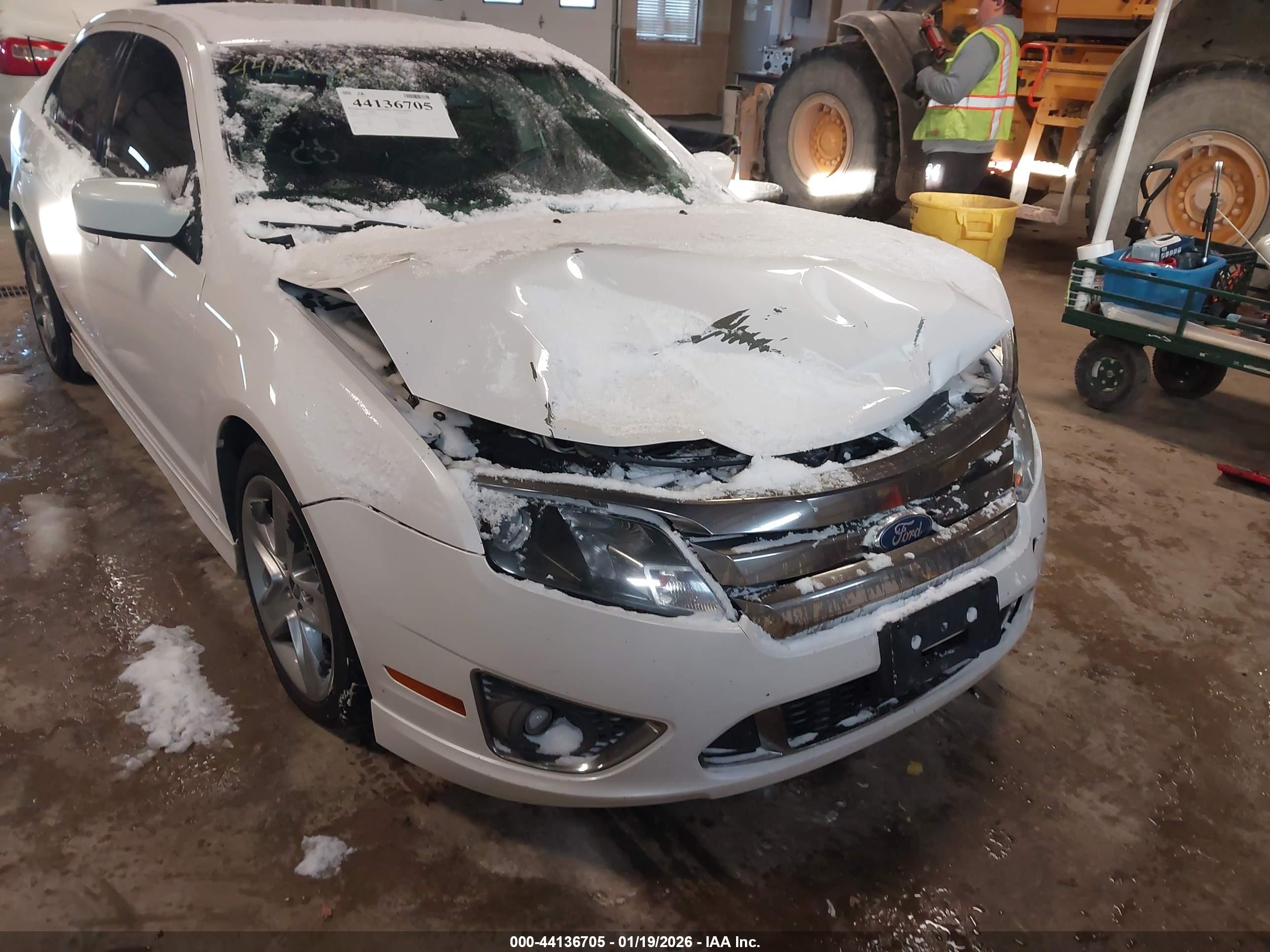 FORD FUSION image 6